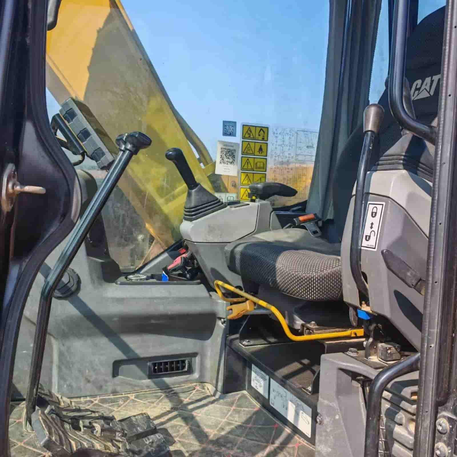 318 HOURS CAT 307.5 Excavator