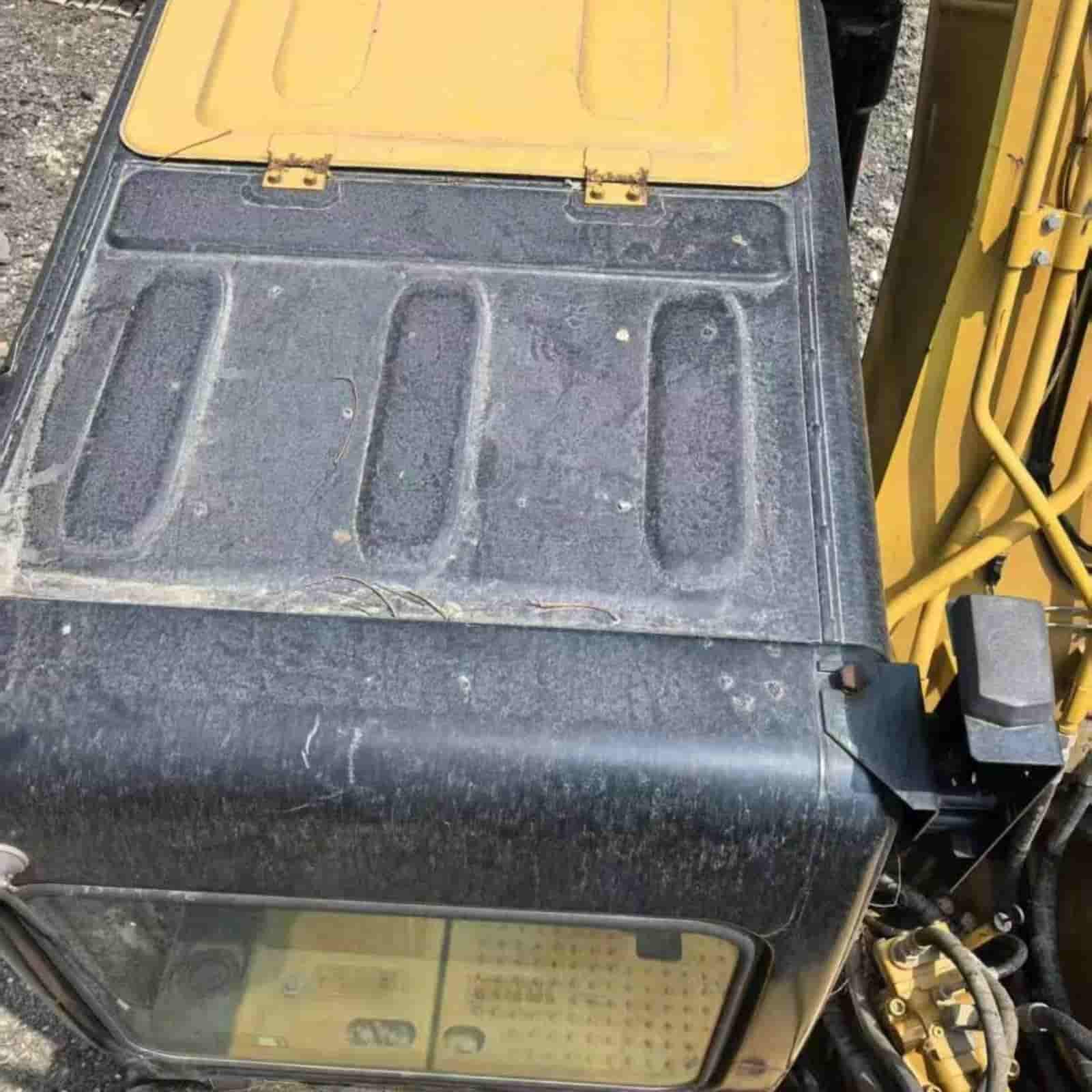 2111 HOURS CAT 318DL Excavator