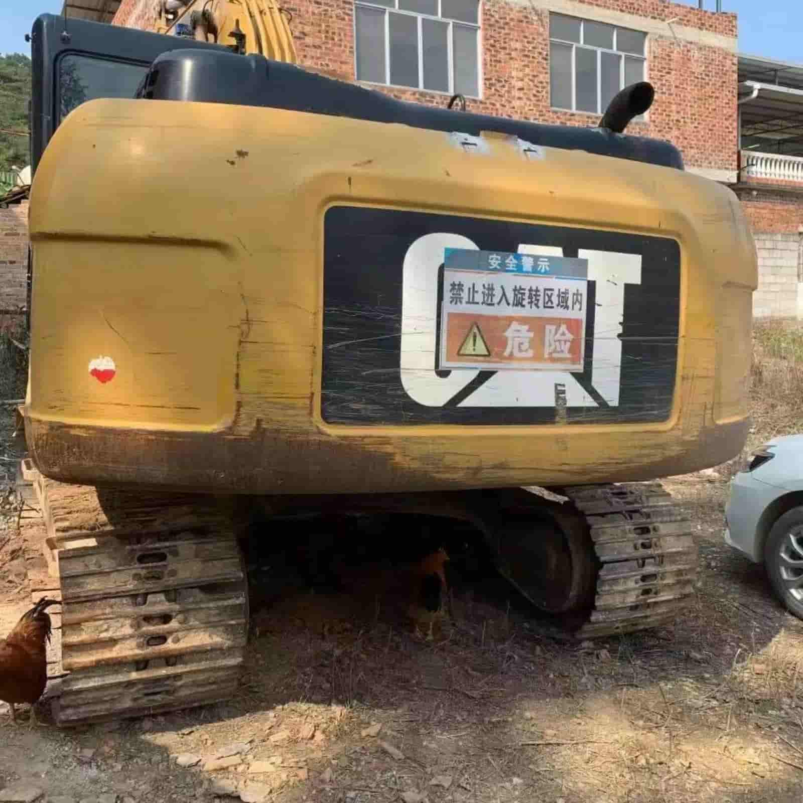2411 HOURS CAT 320D2 Excavator