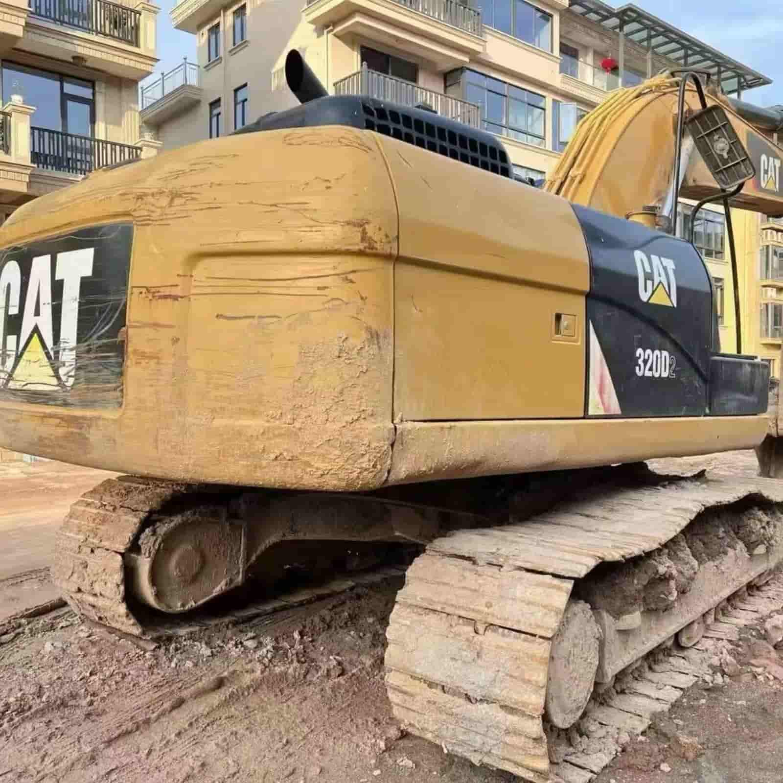 2114 HOURS CAT 320D2 Excavator