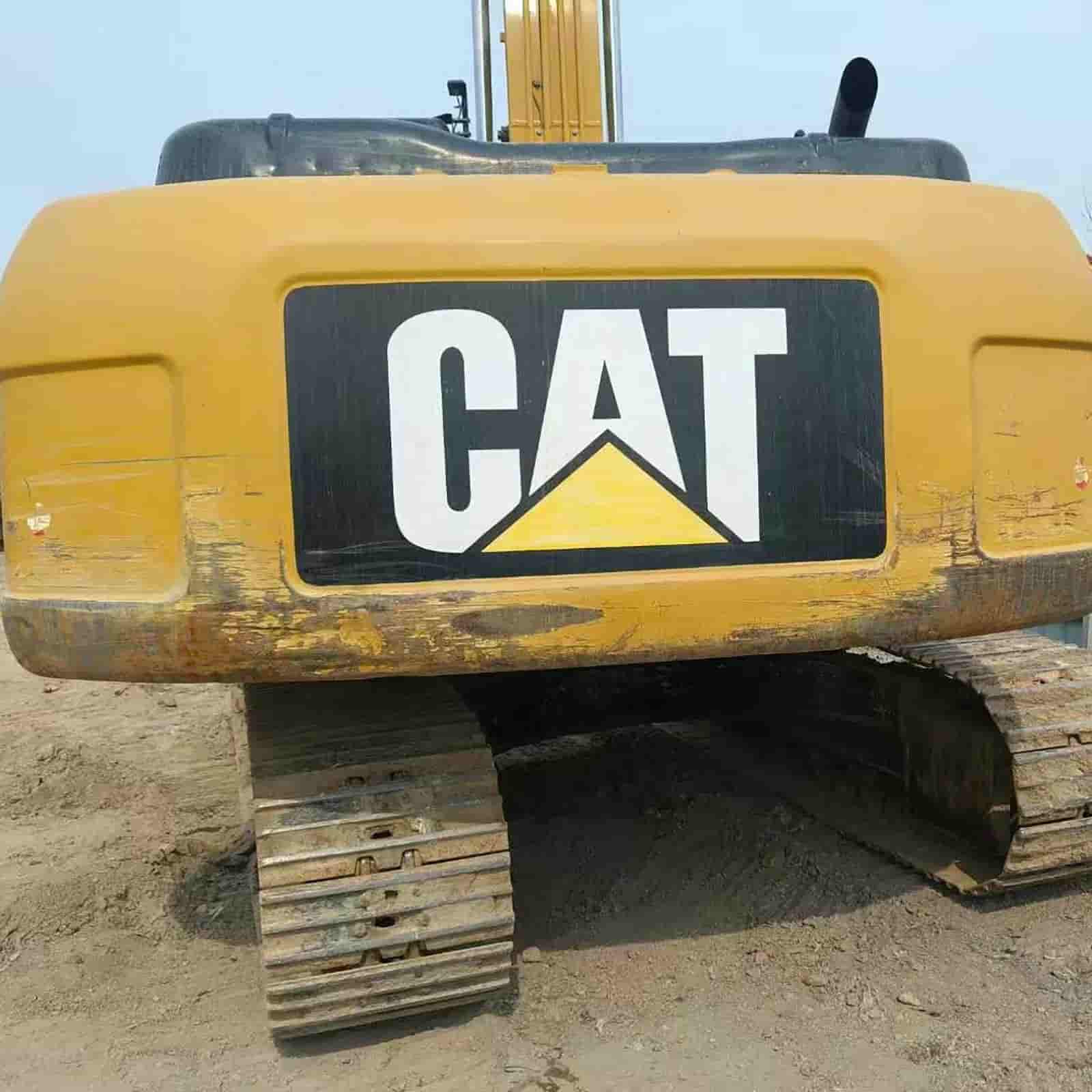 2114 HOURS CAT 320D2 Excavator