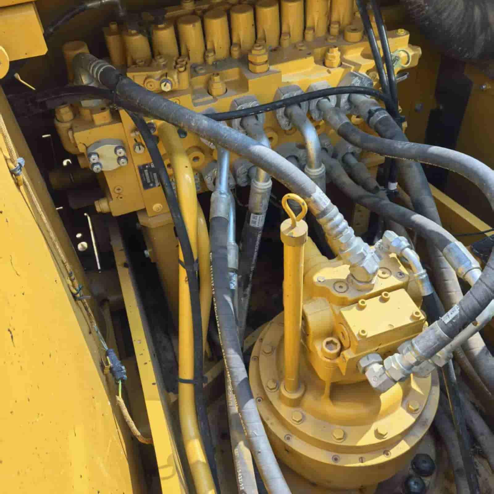 CAT 323GX Excavator