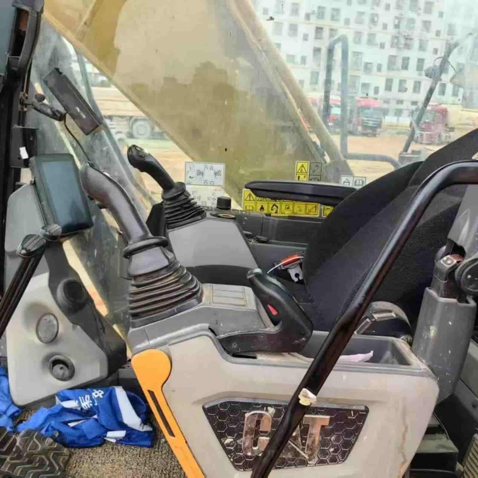 314 HOURS CAT 323 Excavator