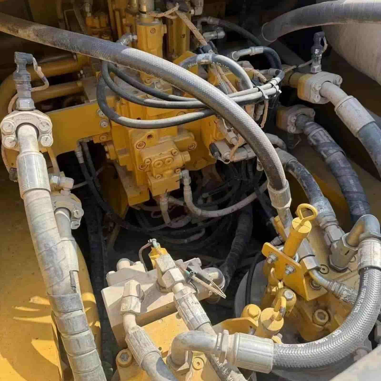 611 HOURS CAT 349 Excavator