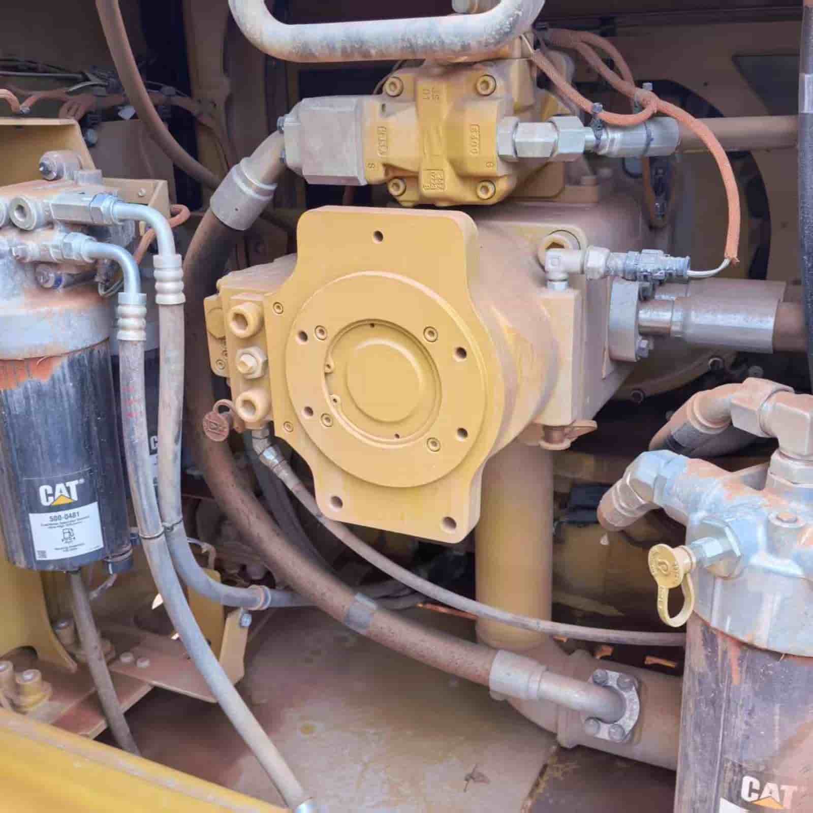 316 HOURS CAT 355 Excavator