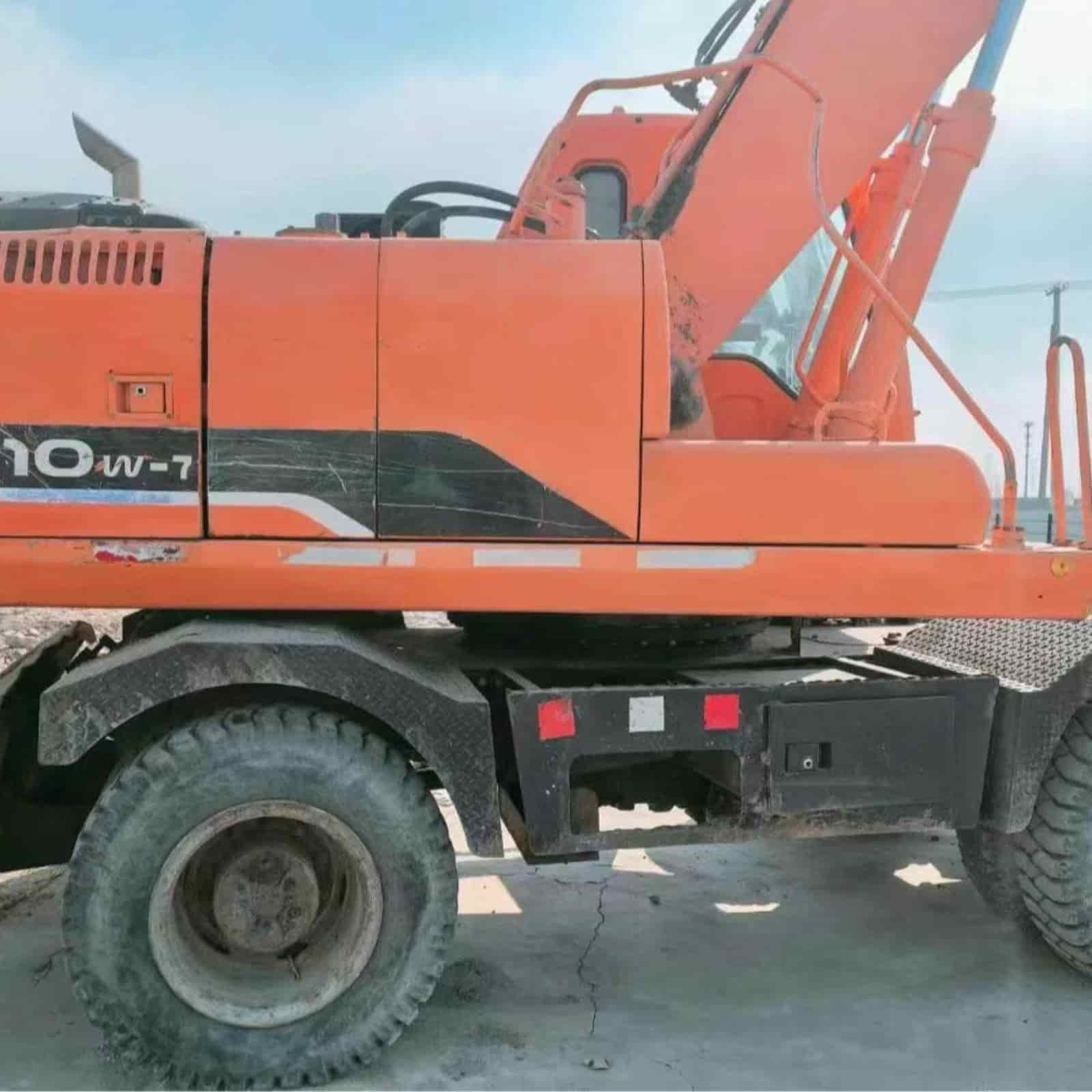 3555 HOURS DOOSAN 210-7W Excavator