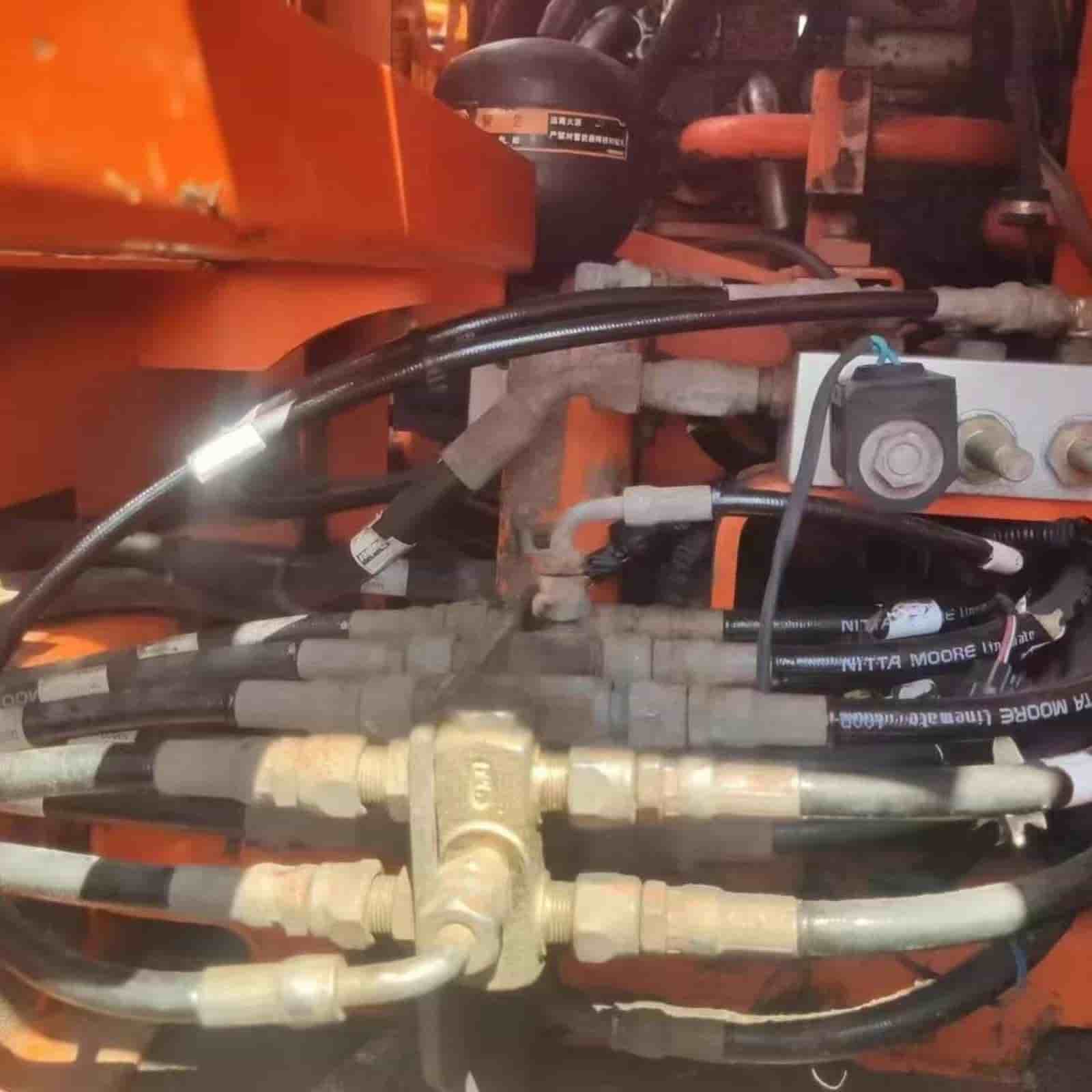 DOOSAN DH225-7 Excavator