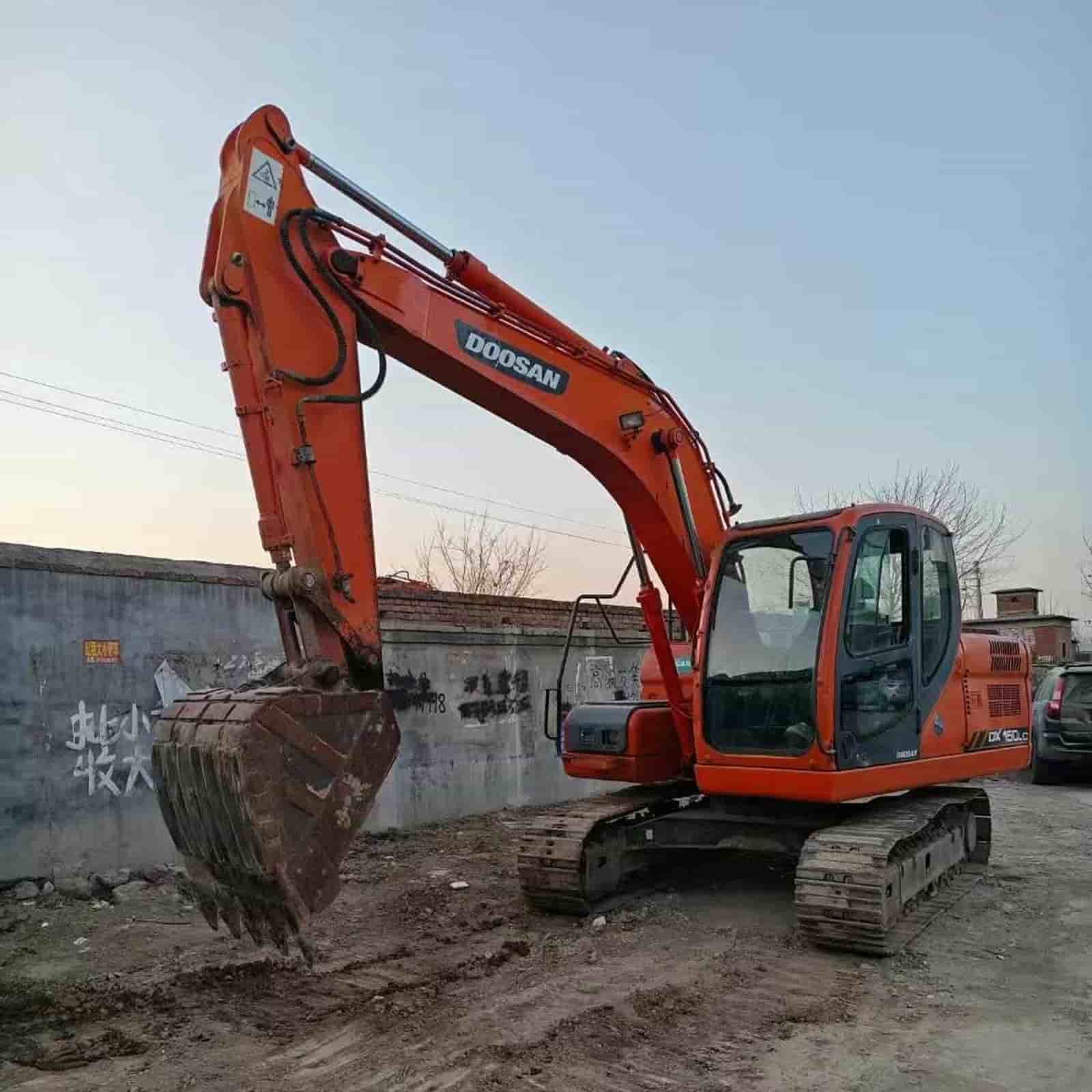 DOOSAN DX120 Excavator