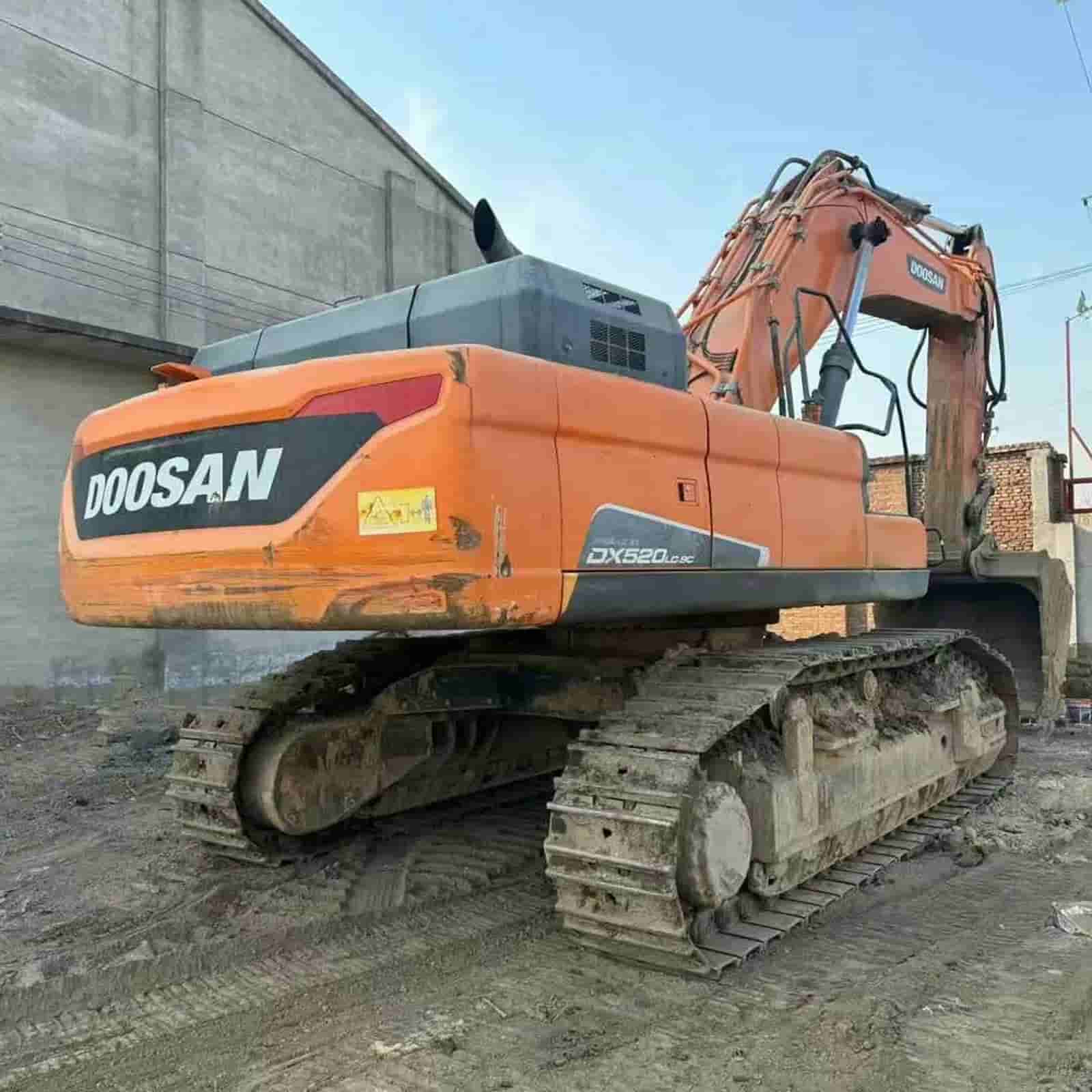 831 HOURS DOOSAN dx520-9c Excavator