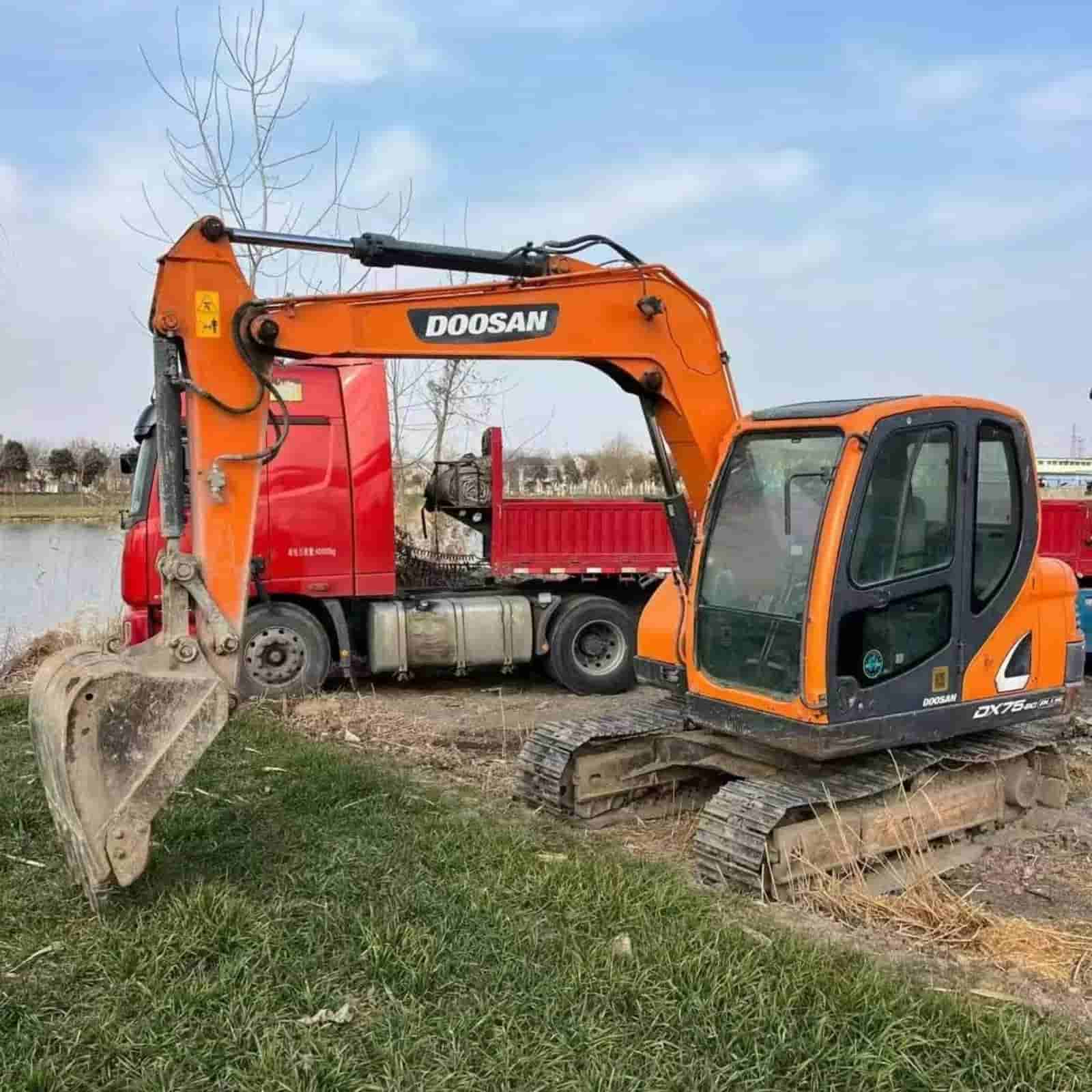1211 HOURS DOOSAN dx75-9cplus Excavator