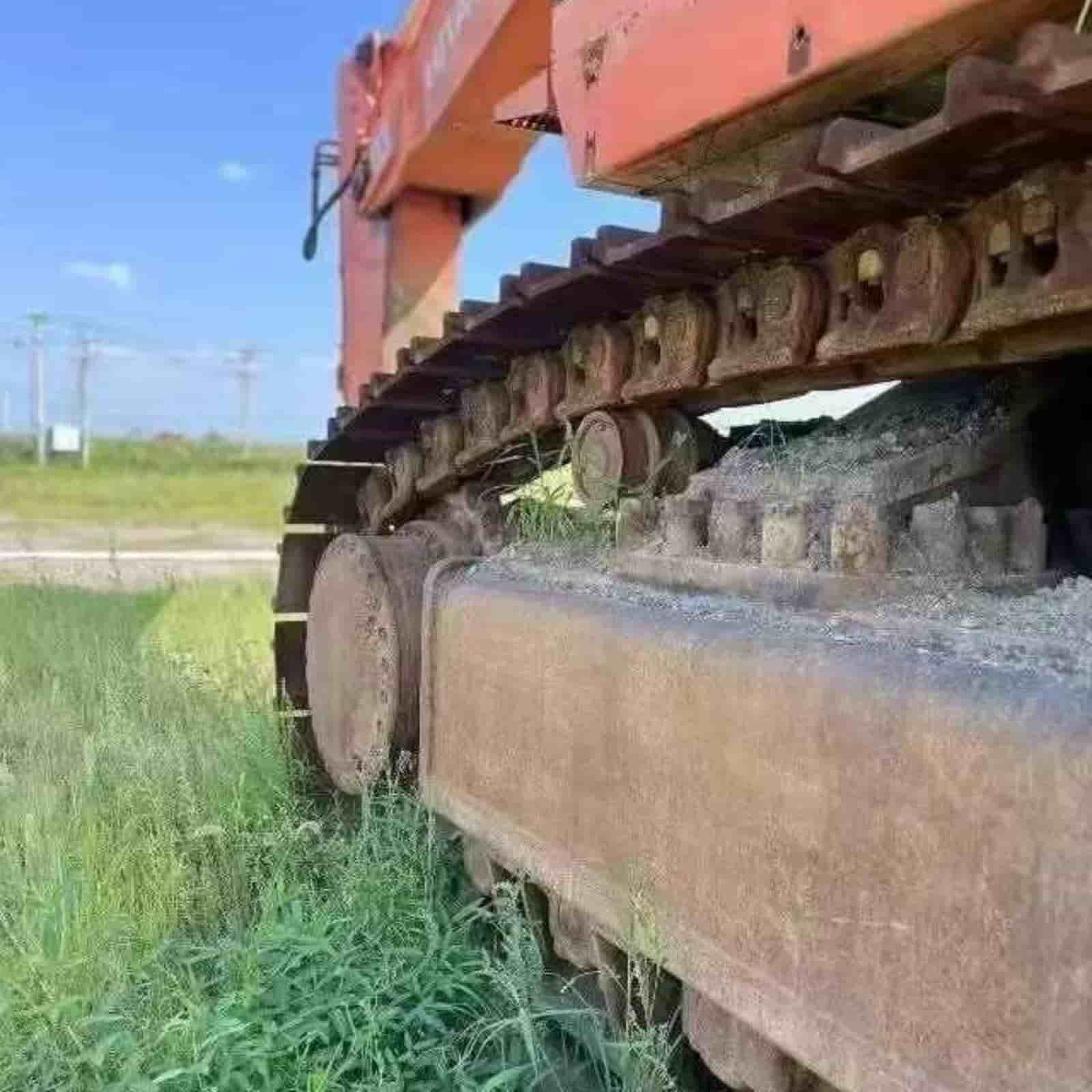 HITACHI 1200 Crawler Excavator