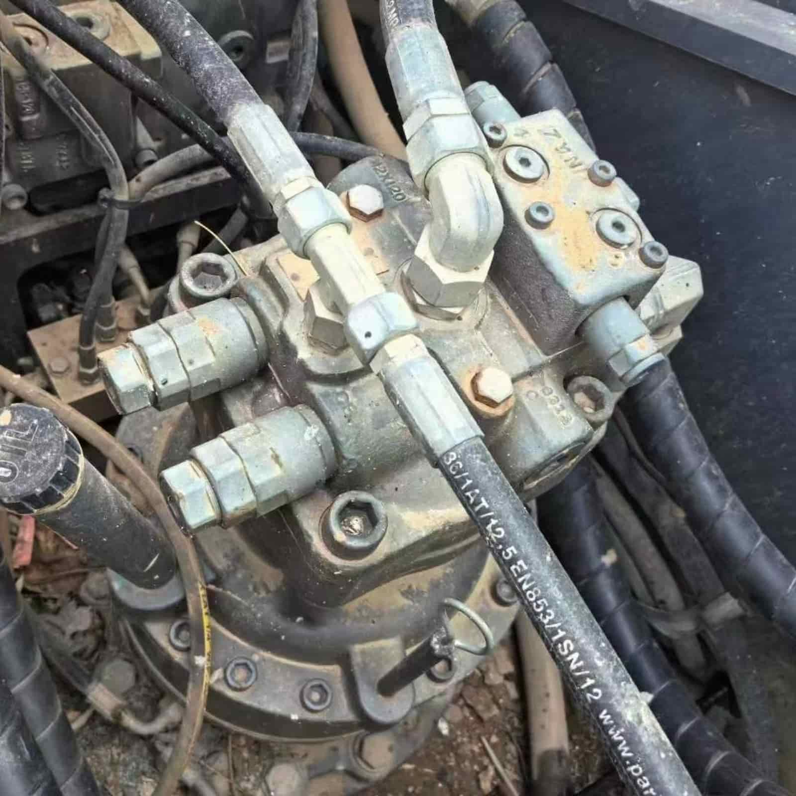 2500HOURS JD 240 Crawler Excavator