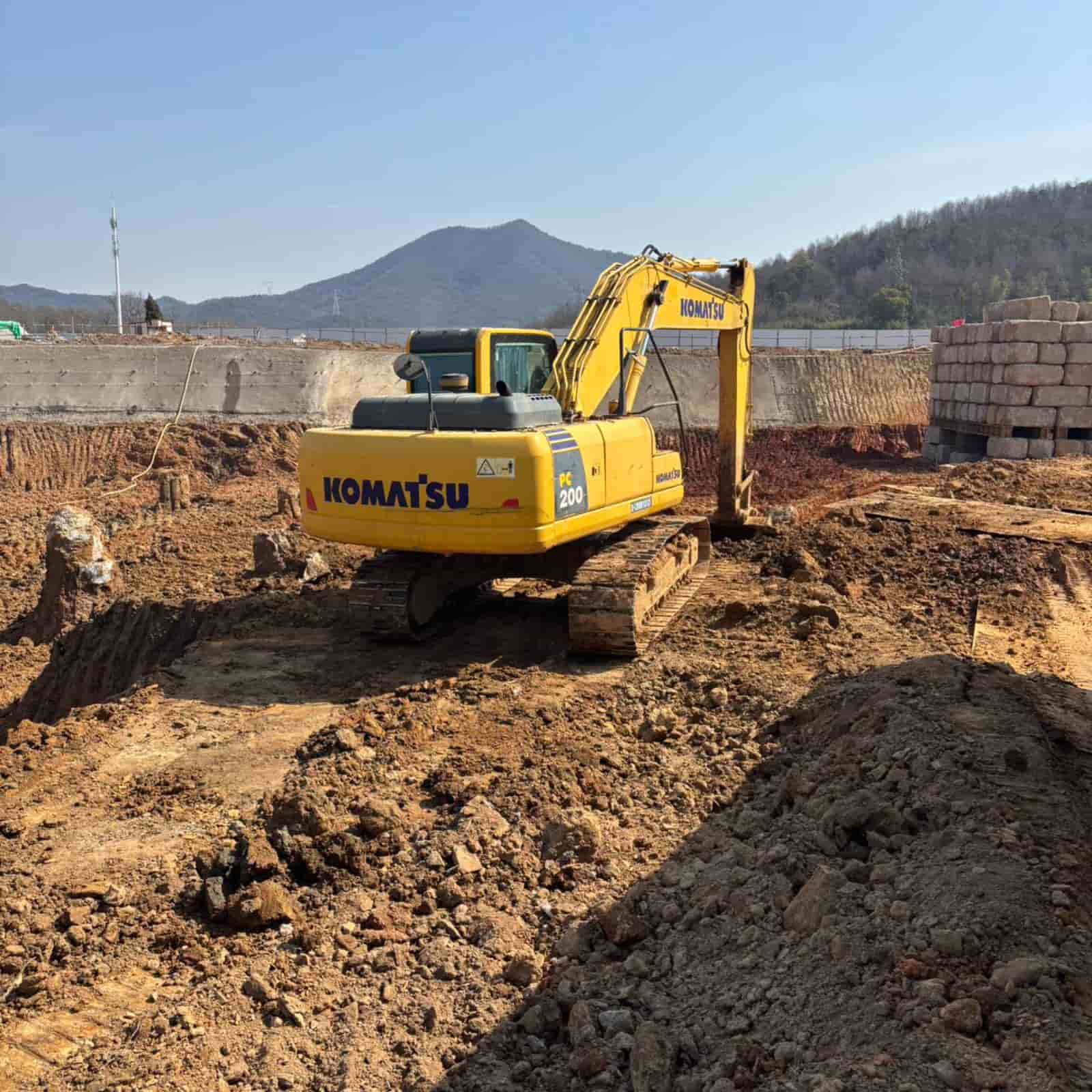 1511 HOURS KOMATSU 200MO Excavator