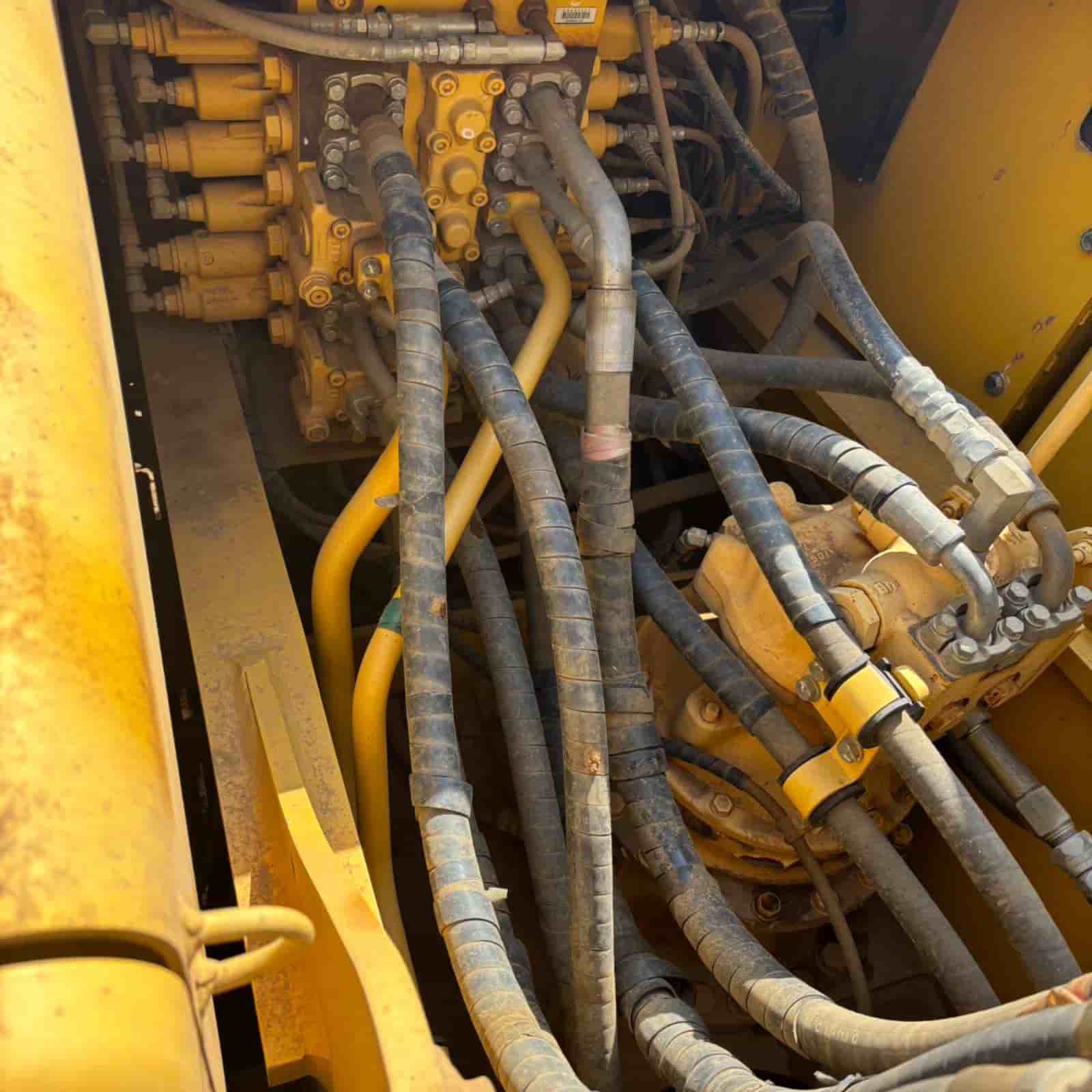 1511 HOURS KOMATSU 200MO Excavator