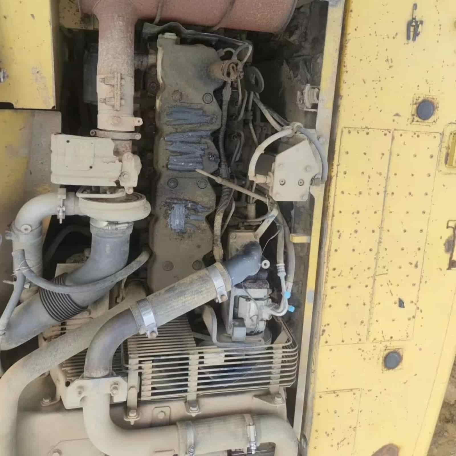 KOMATSU 220-8 Excavator