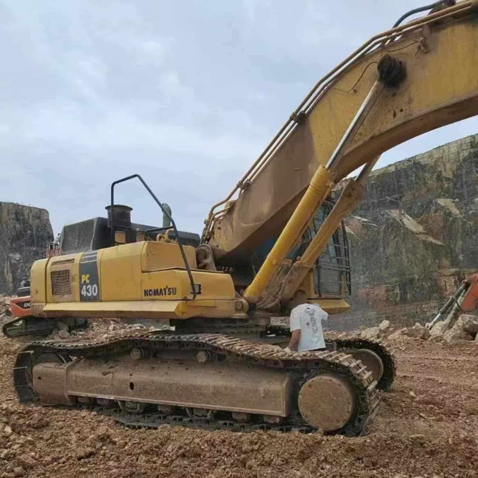 KOMATSU 430-8 Excavator
