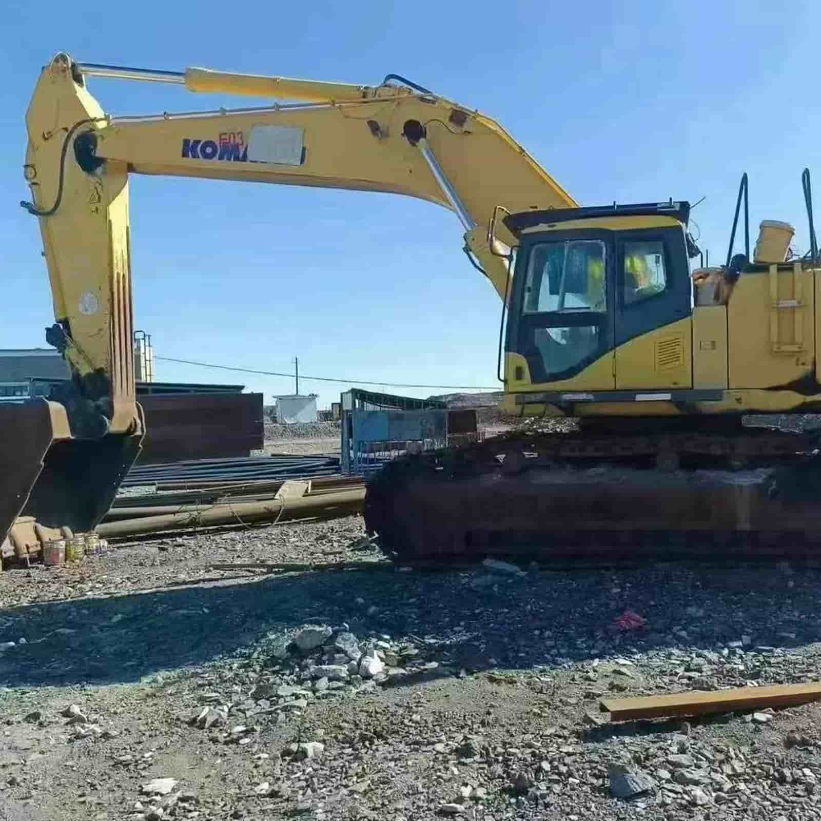 KOMATSU 650 Excavator