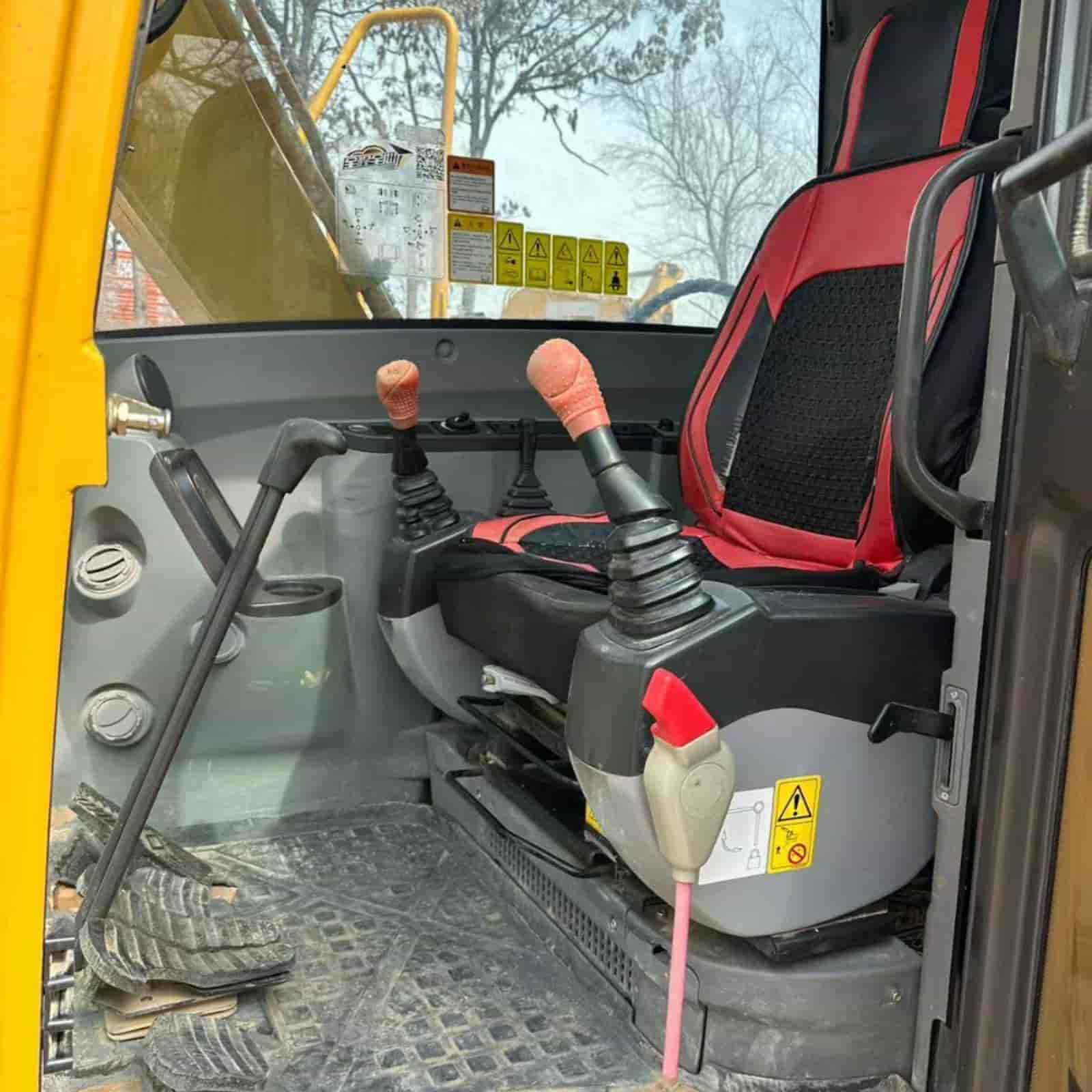 675 HOURS SDLG 75 Excavator