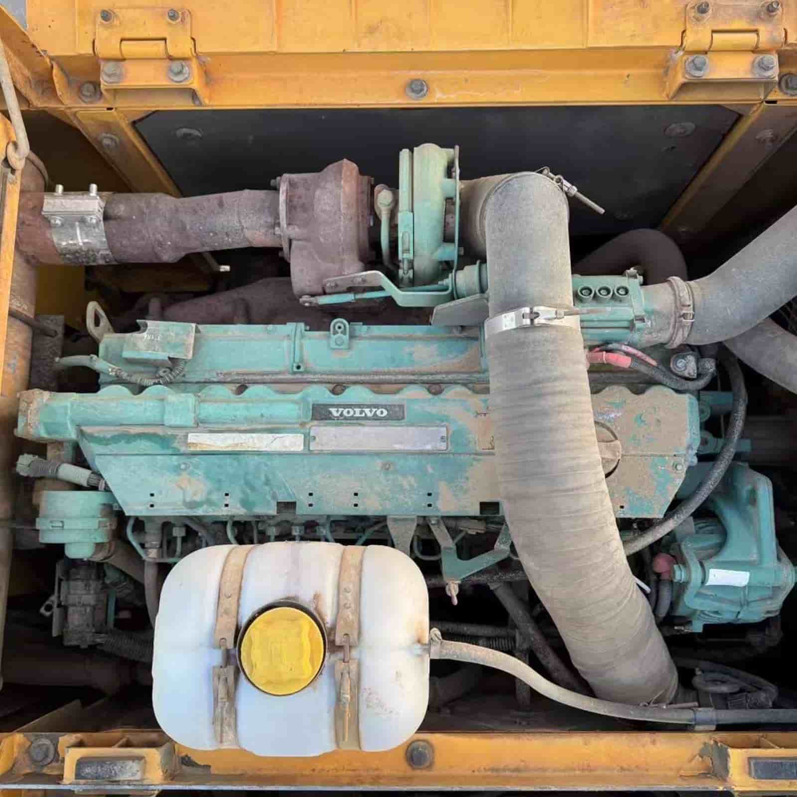 Volvo 240BLC Crawler Excavator