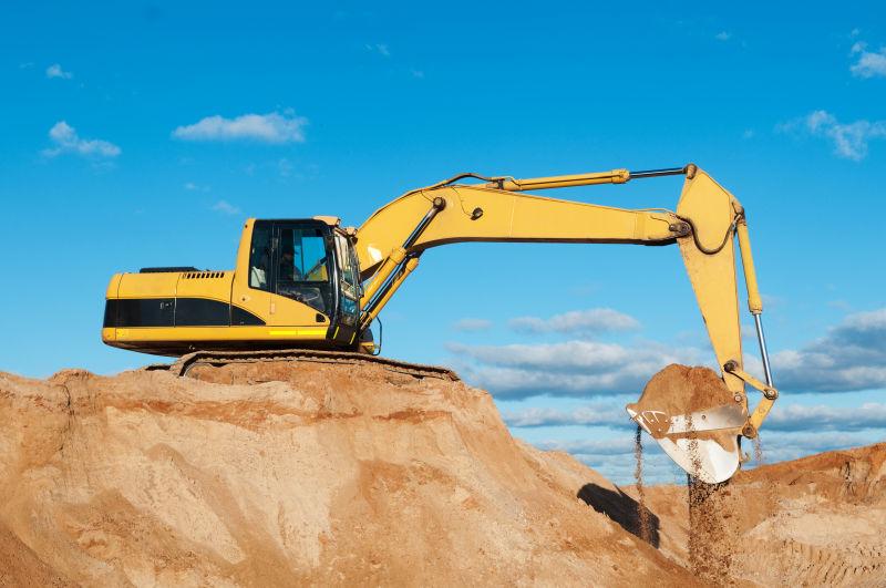 Excavator Fun Facts – The Weirdest Things People Do with Diggers