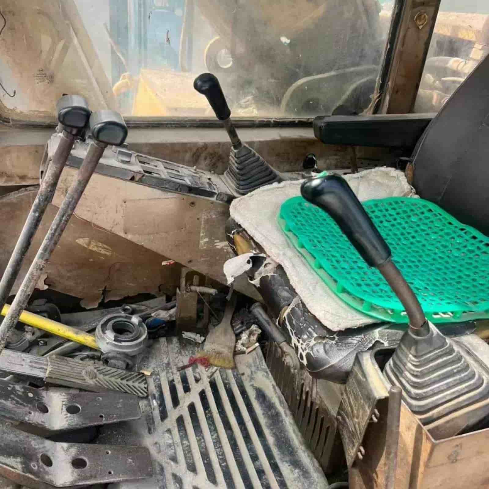 7016 HOURS CAT 200B Excavator