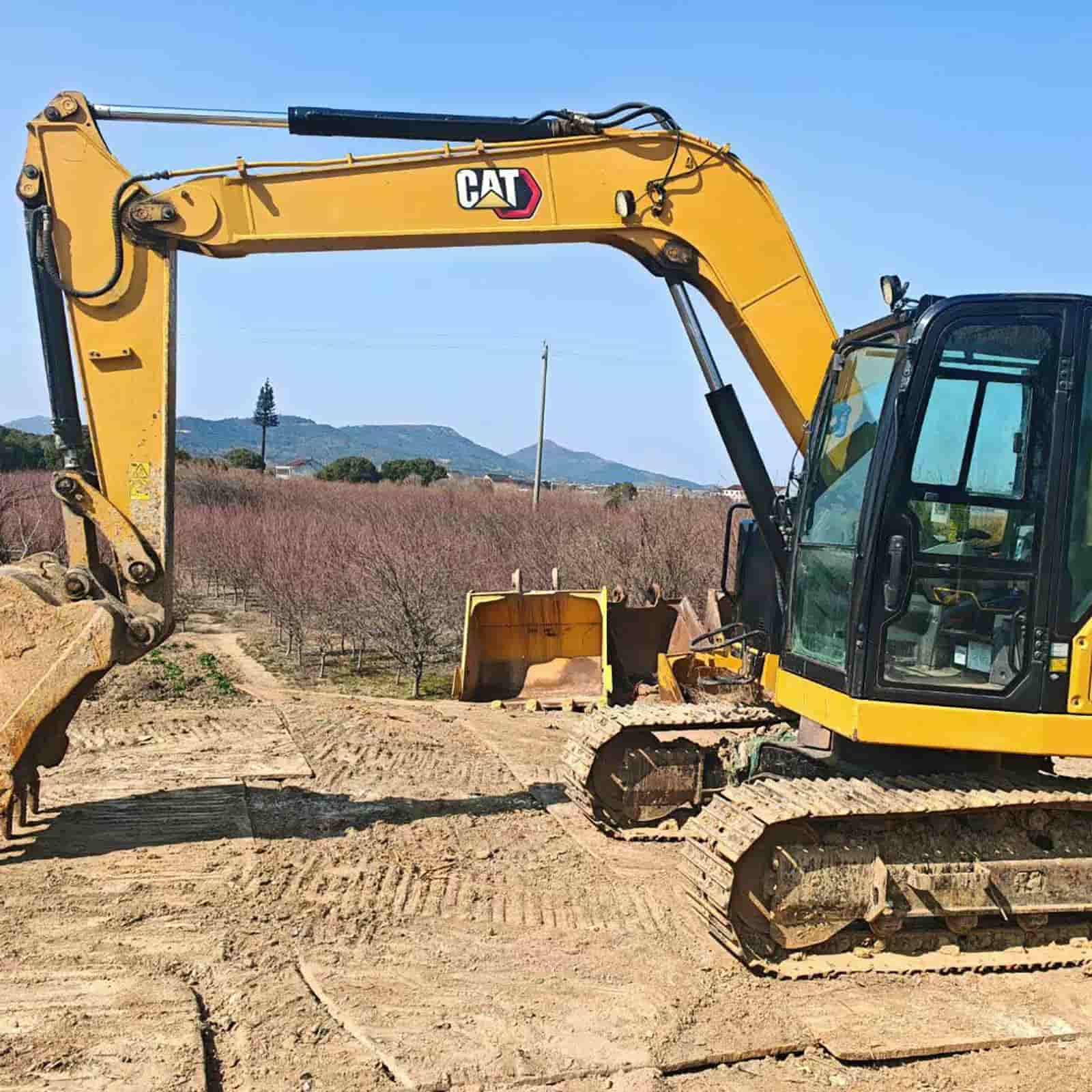 318 HOURS CAT 307.5 Excavator