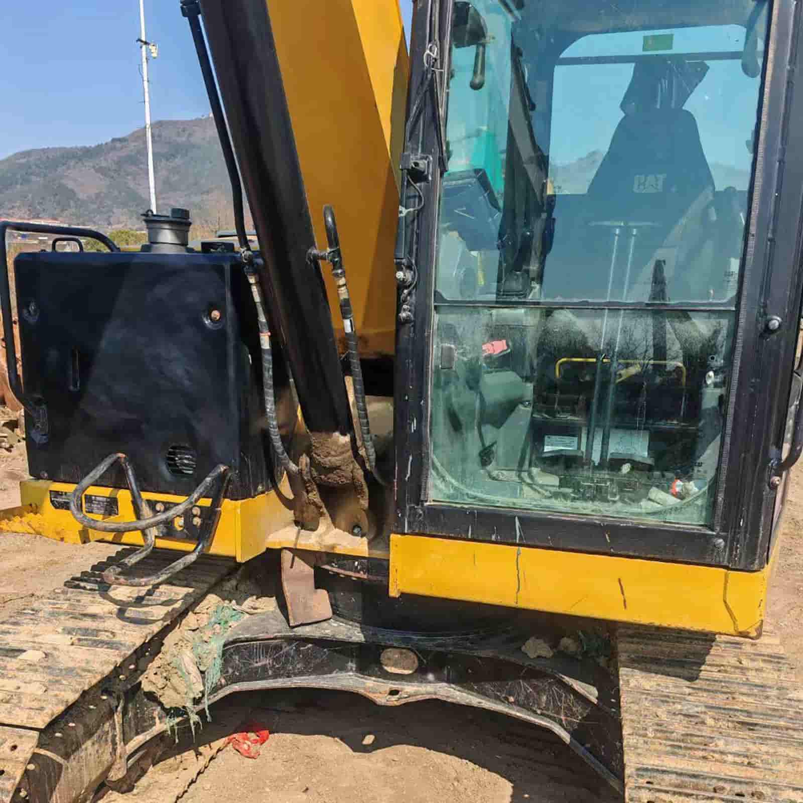 318 HOURS CAT 307.5 Excavator