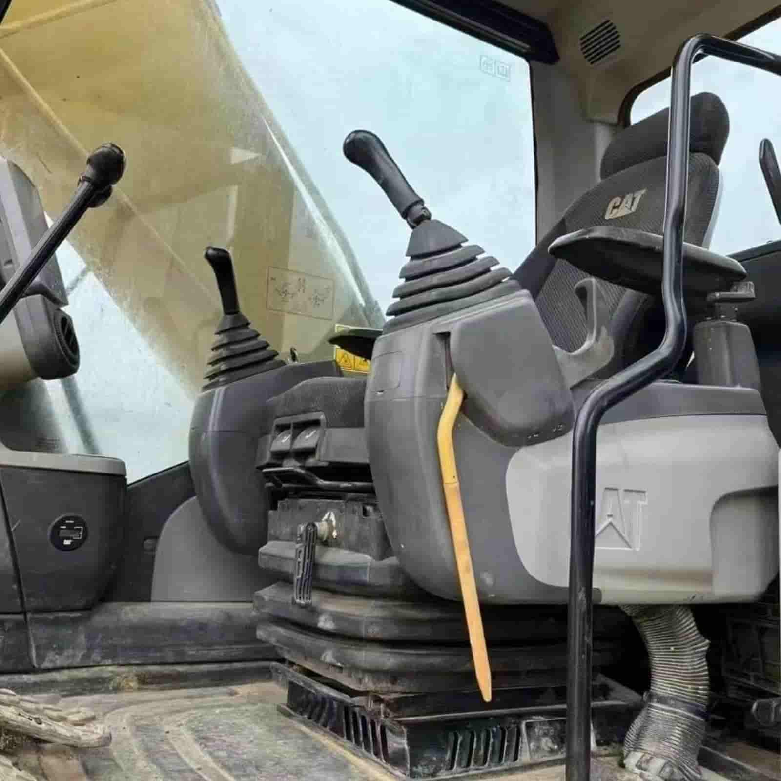 2114 HOURS CAT 320D2GC Excavator