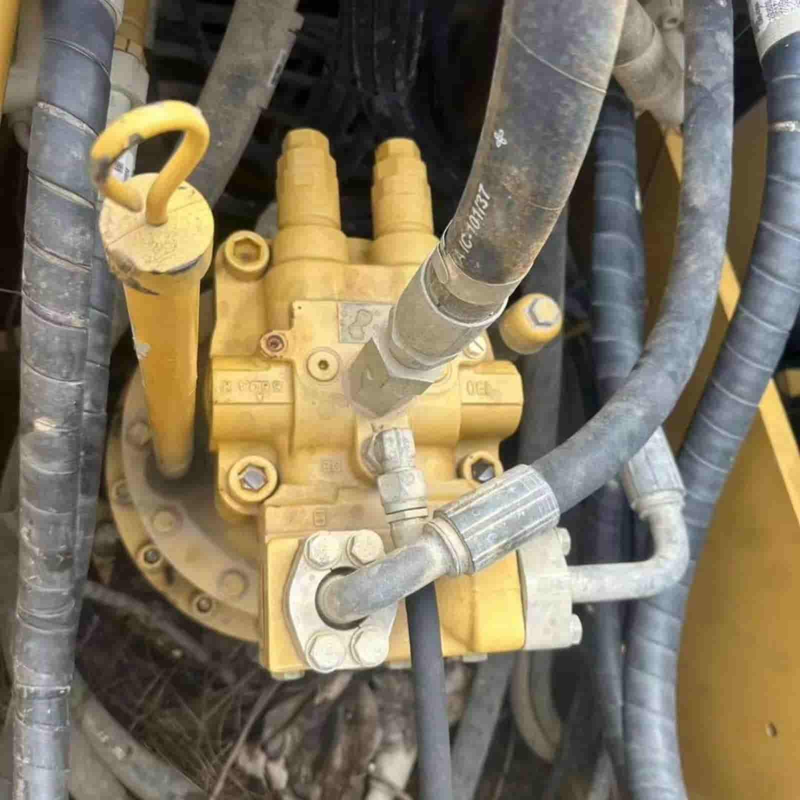 2114 HOURS CAT 320D2GC Excavator