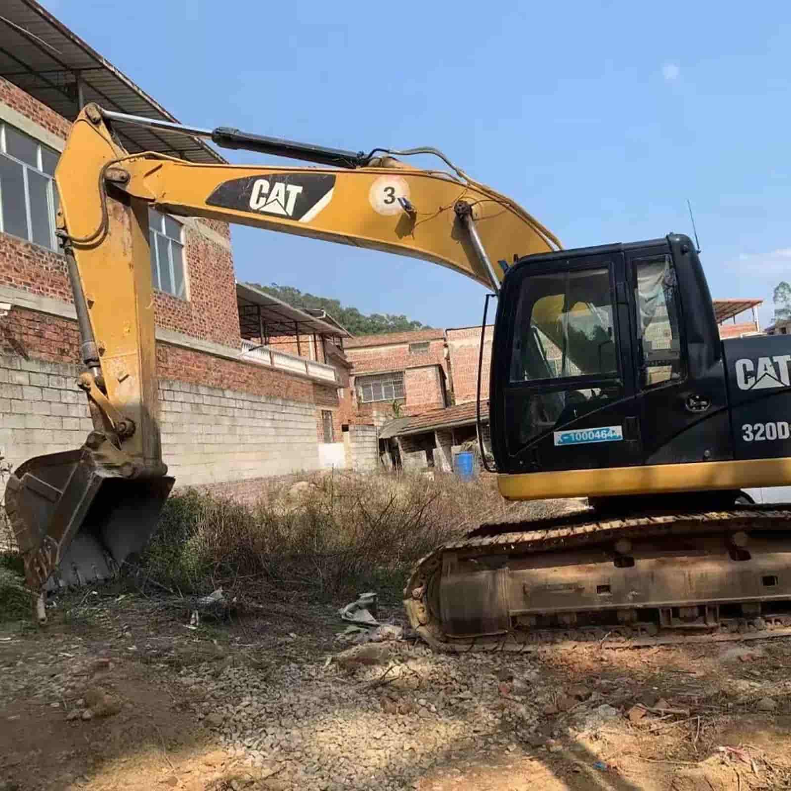 2411 HOURS CAT 320D2 Excavator