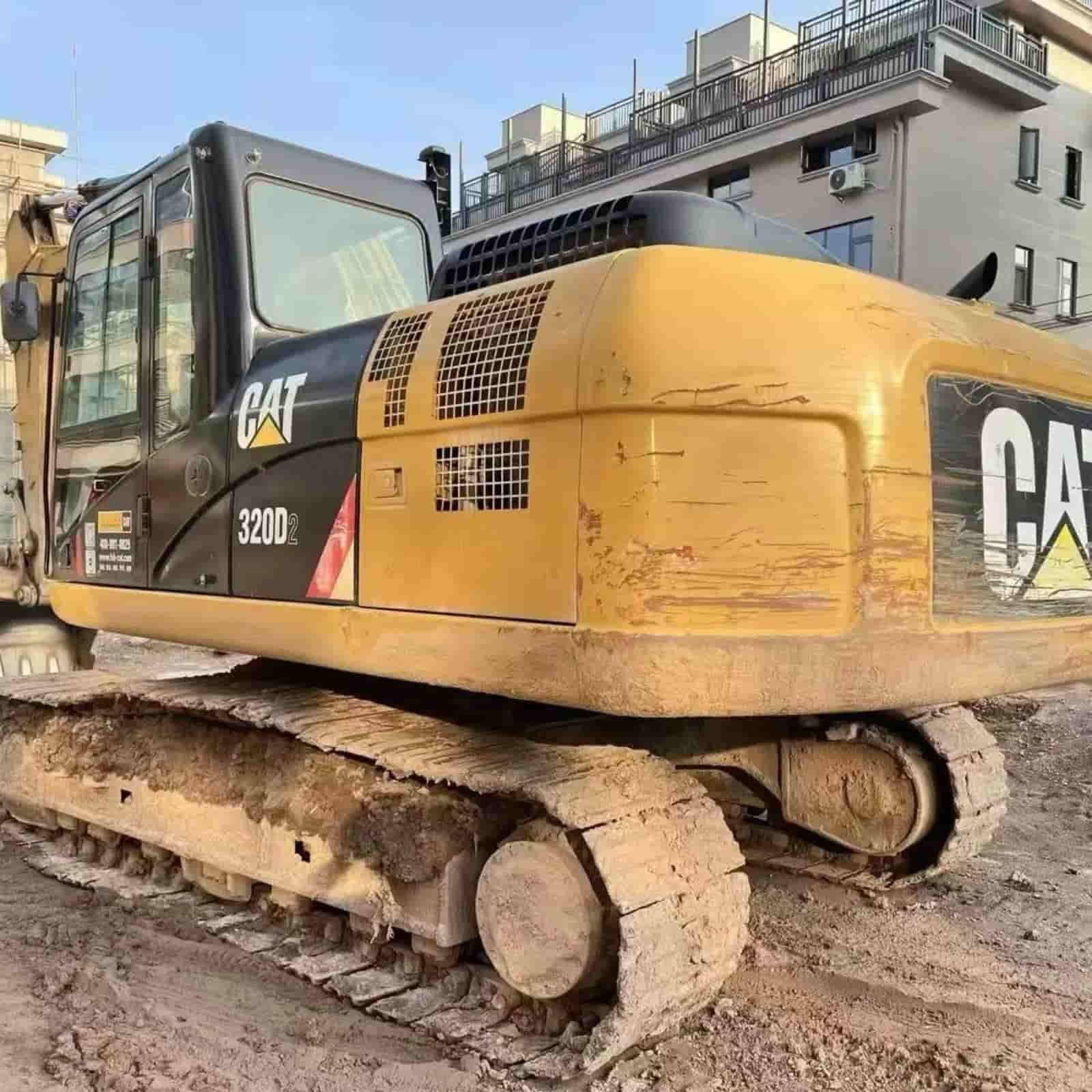 2114 HOURS CAT 320D2 Excavator