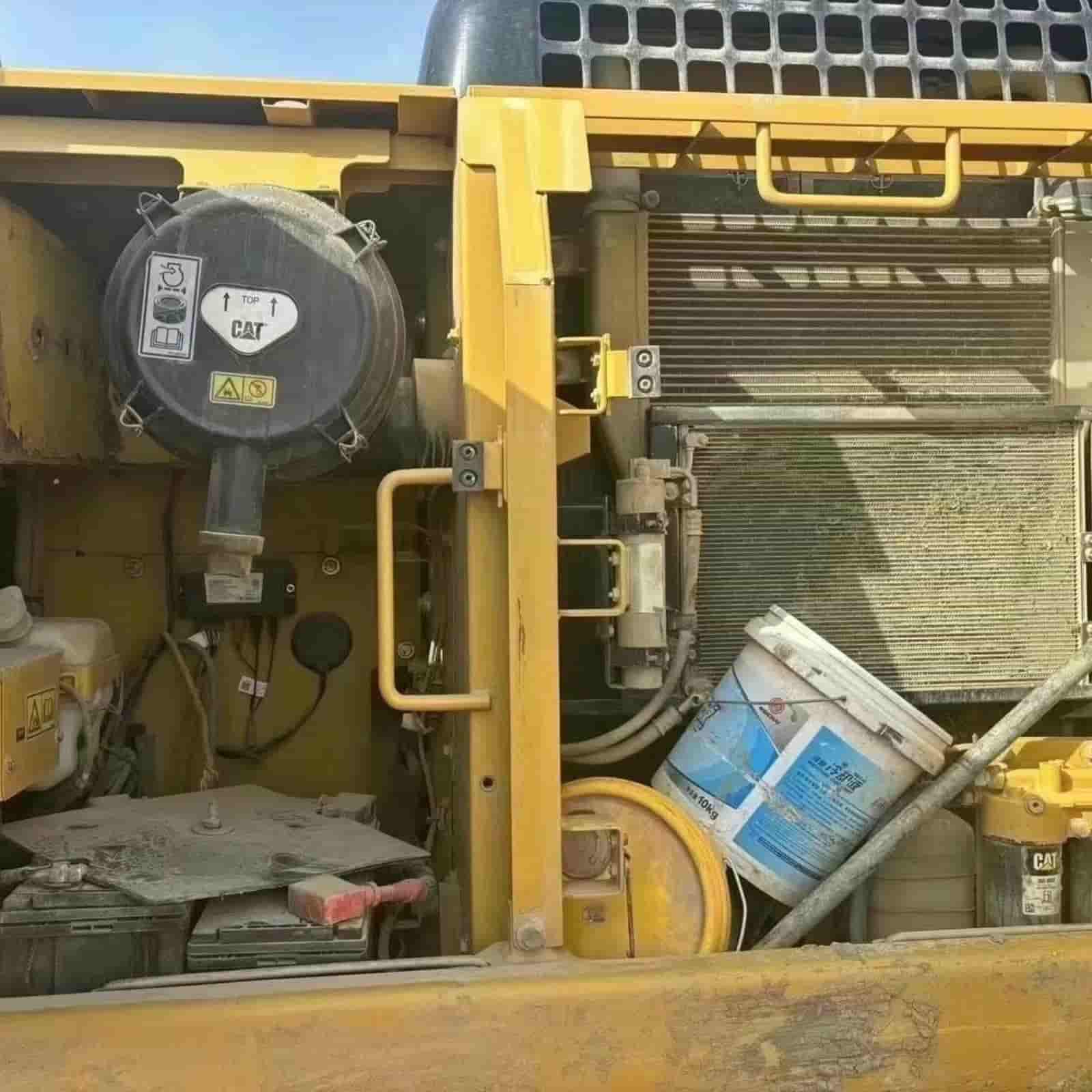 2114 HOURS CAT 320D2 Excavator