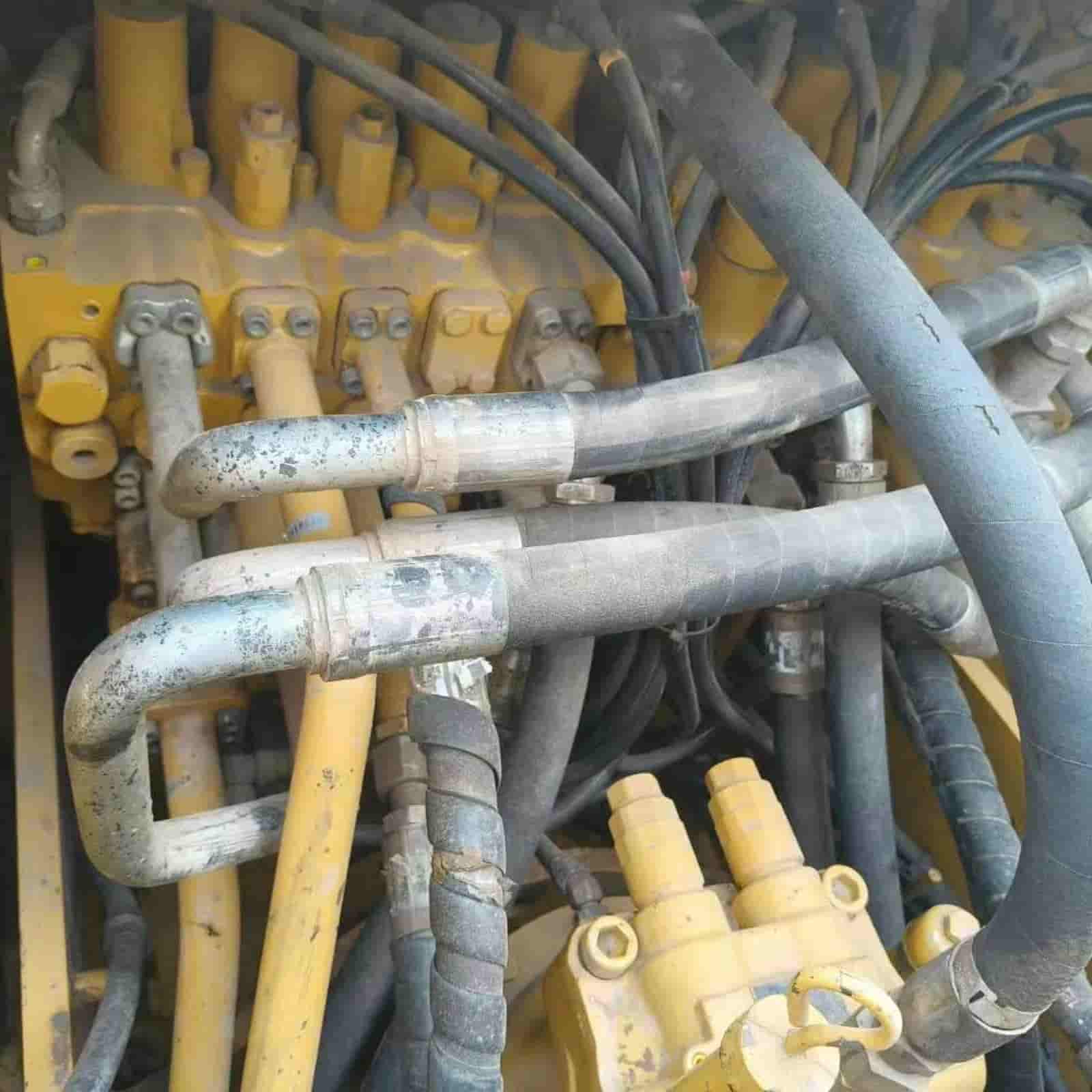 2114 HOURS CAT 320D2 Excavator