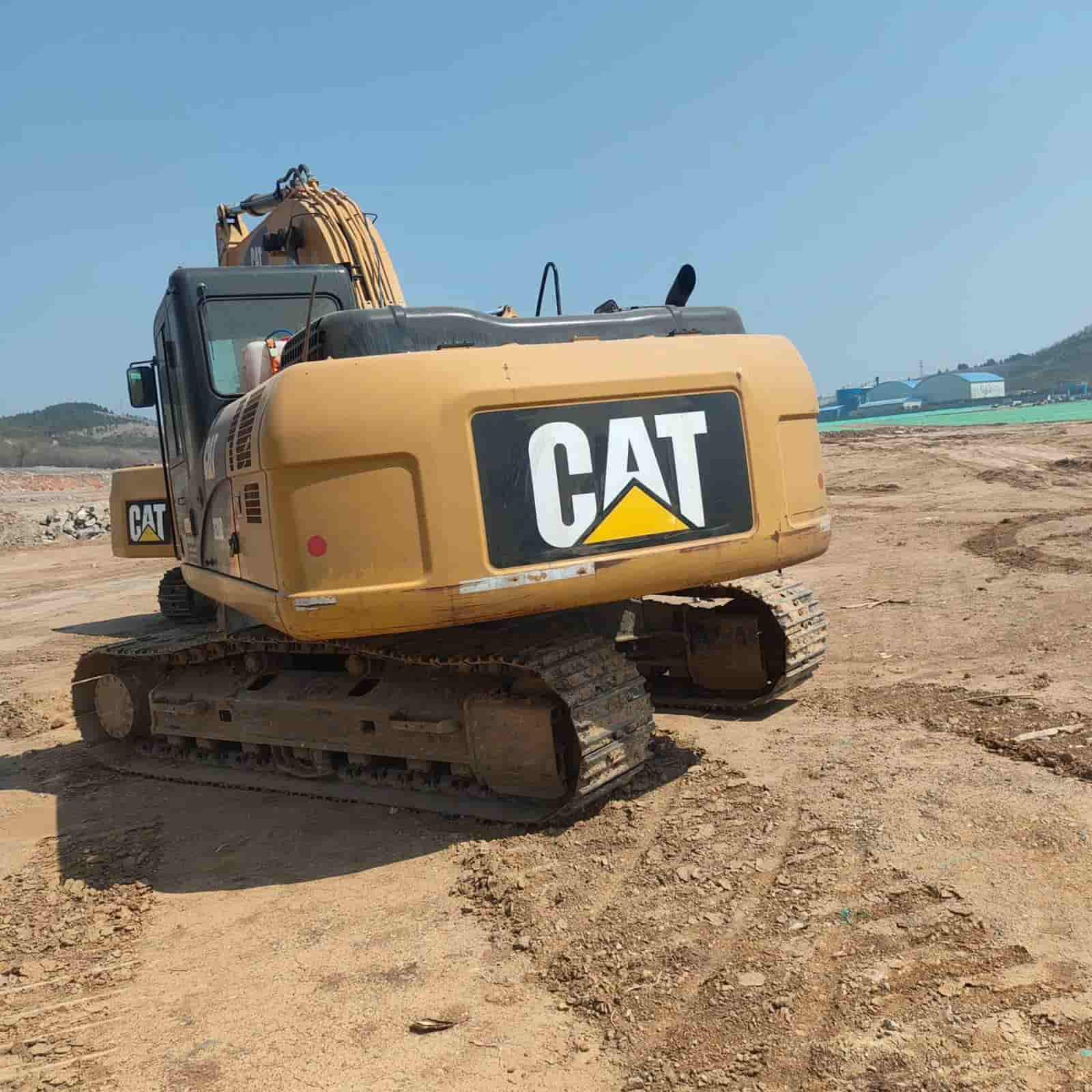 600 HOURS CAT 320D2 Excavator