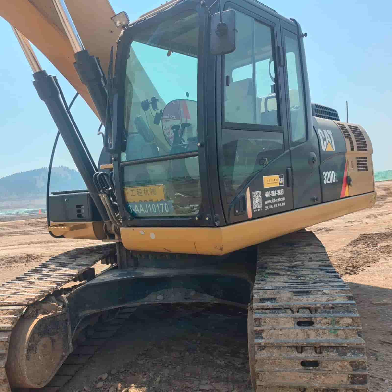 600 HOURS CAT 320D2 Excavator
