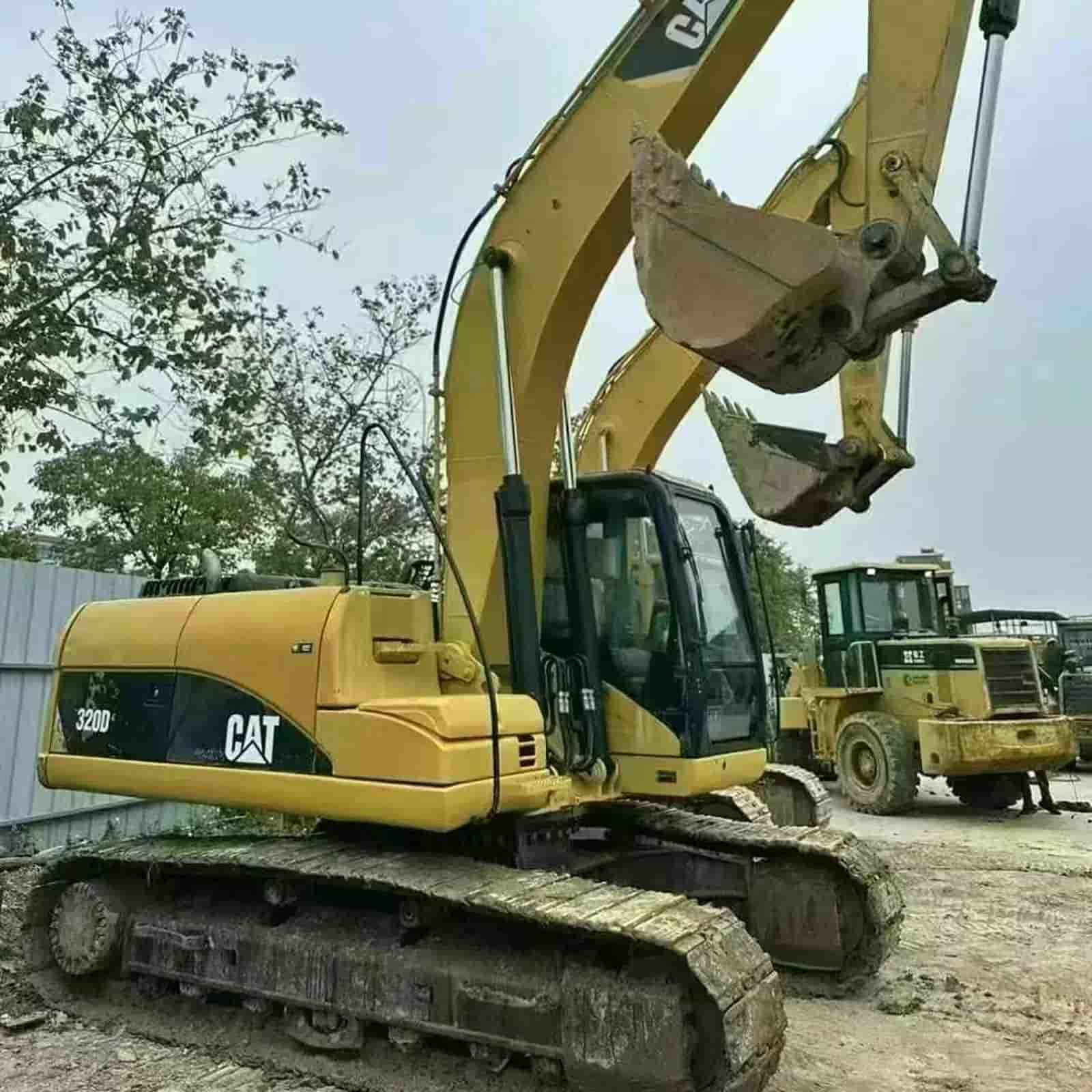 2215 HOURS CAT 320D Excavator