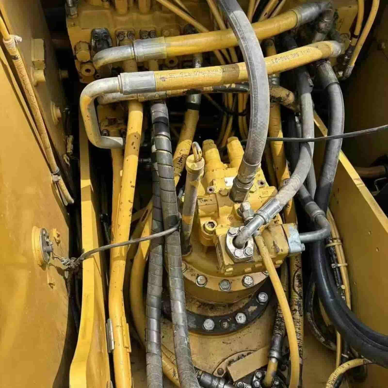 6500 HOURS CAT 320D Excavator