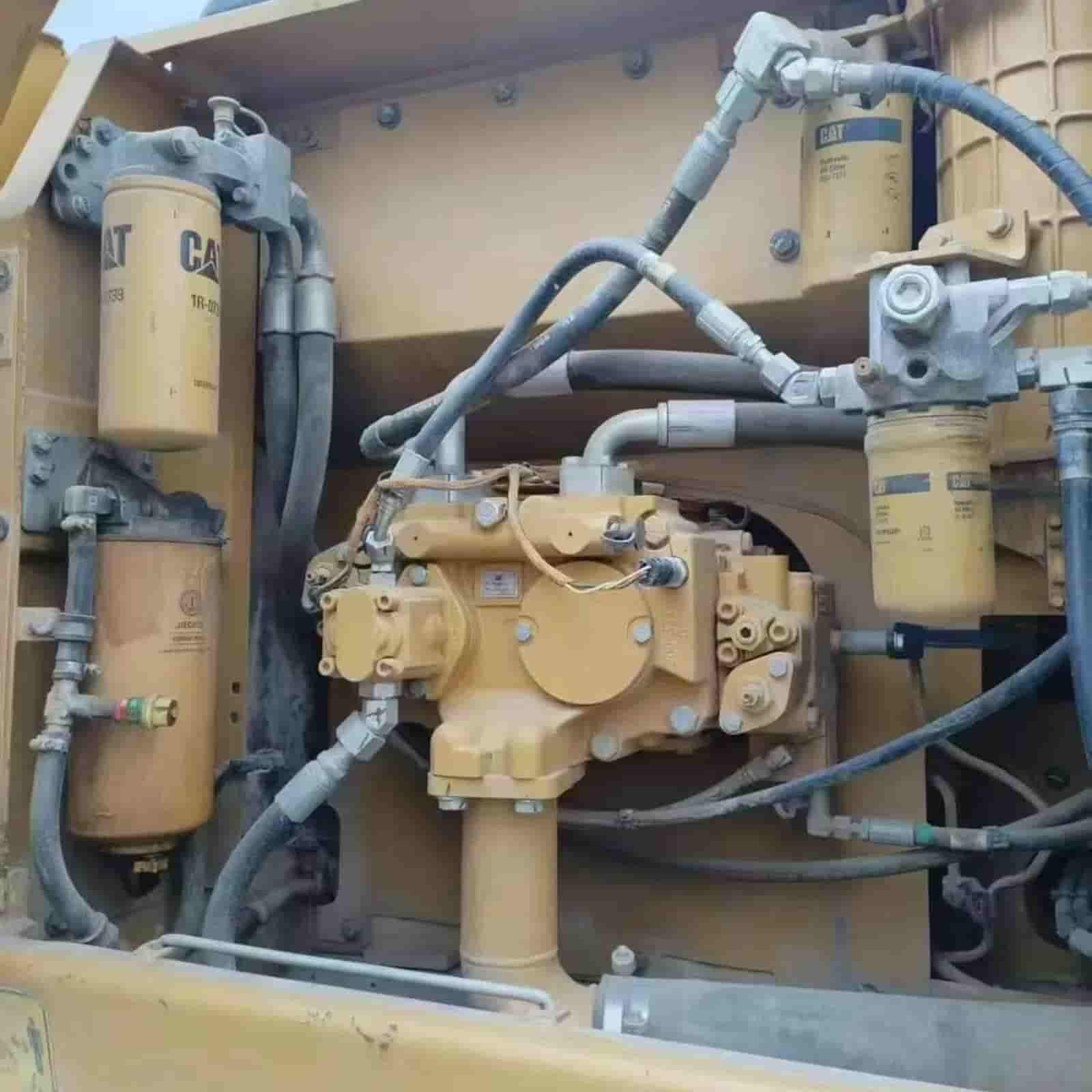 2215 HOURS CAT 320D Excavator