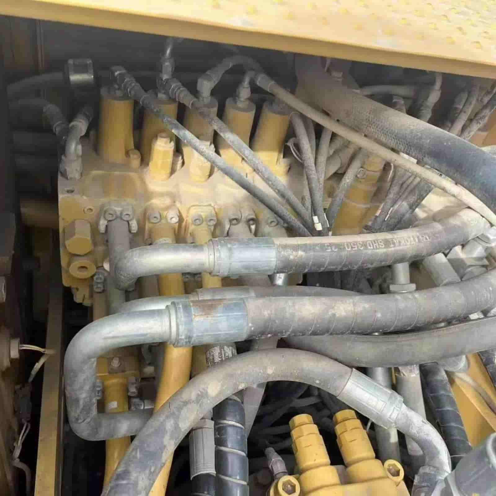 2215 HOURS CAT 320D Excavator
