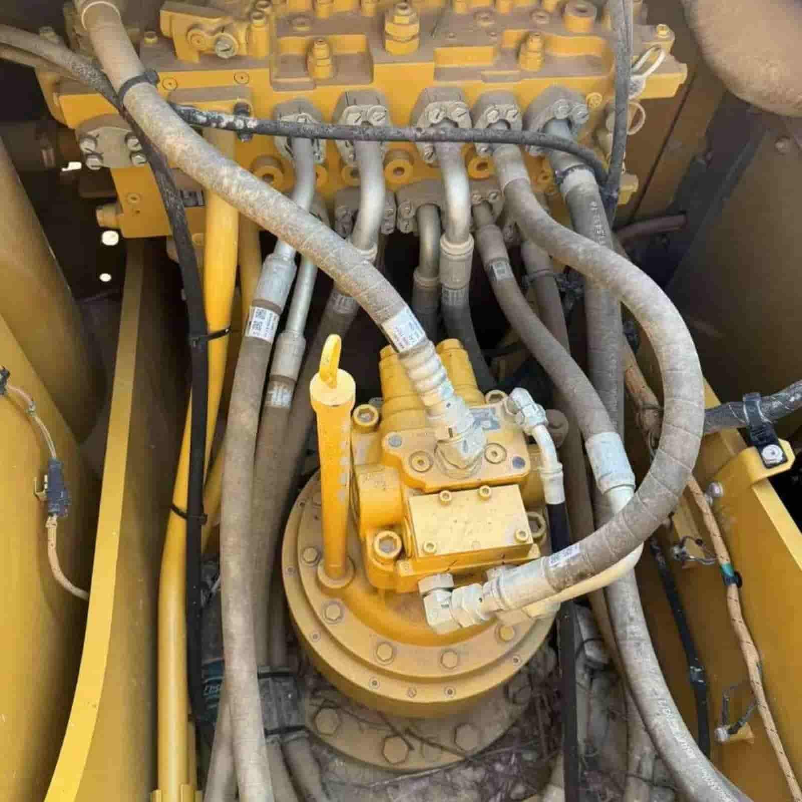 913 HOURS CAT 320GX Excavator
