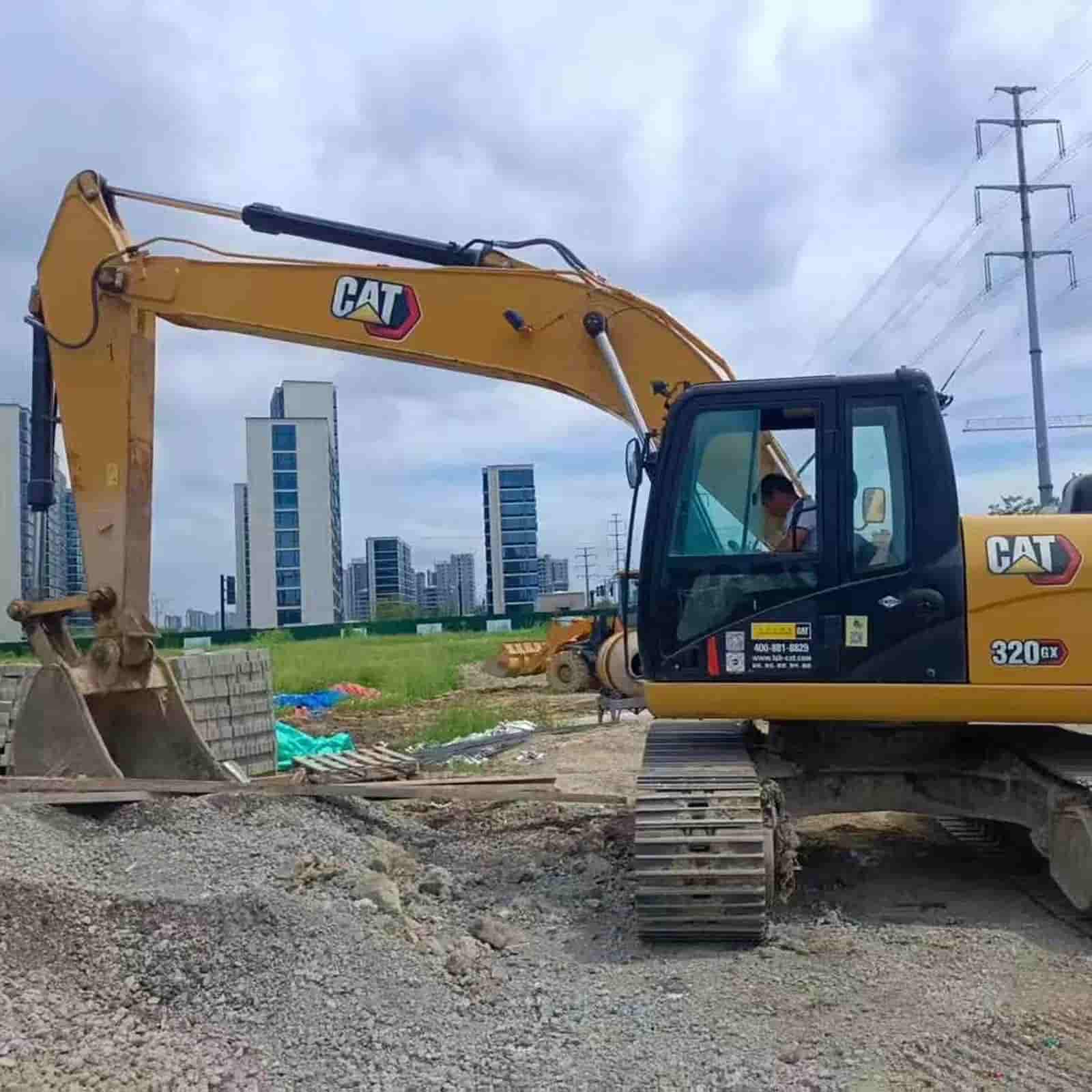 613 HOURS CAT 320GX Excavator