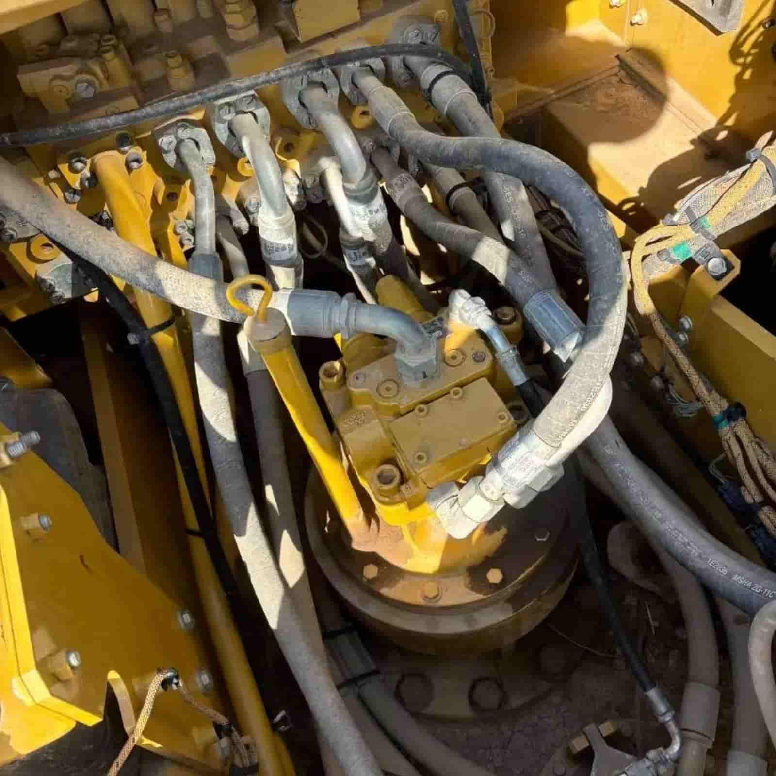 613 HOURS CAT 320GX Excavator