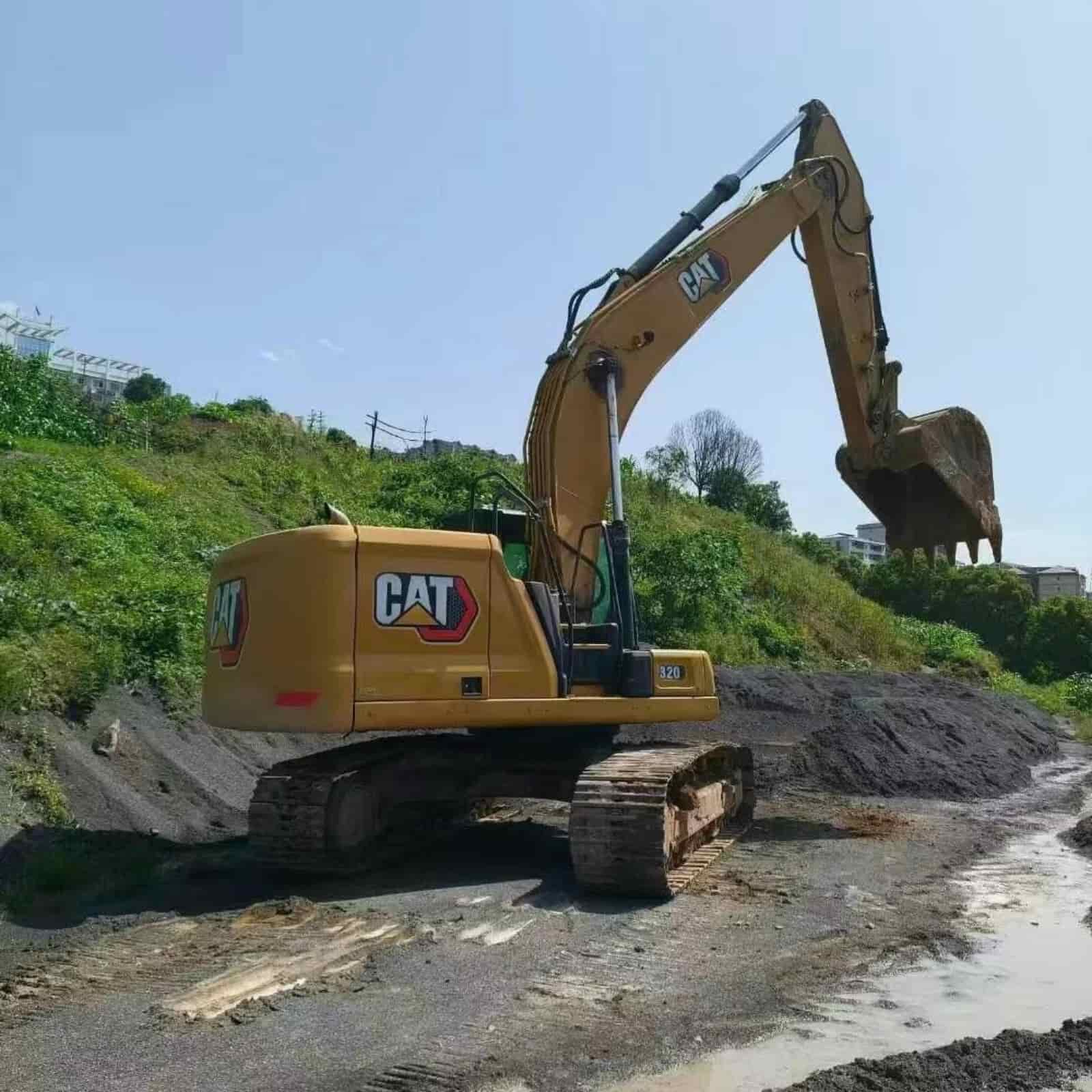CAT 320 Excavator