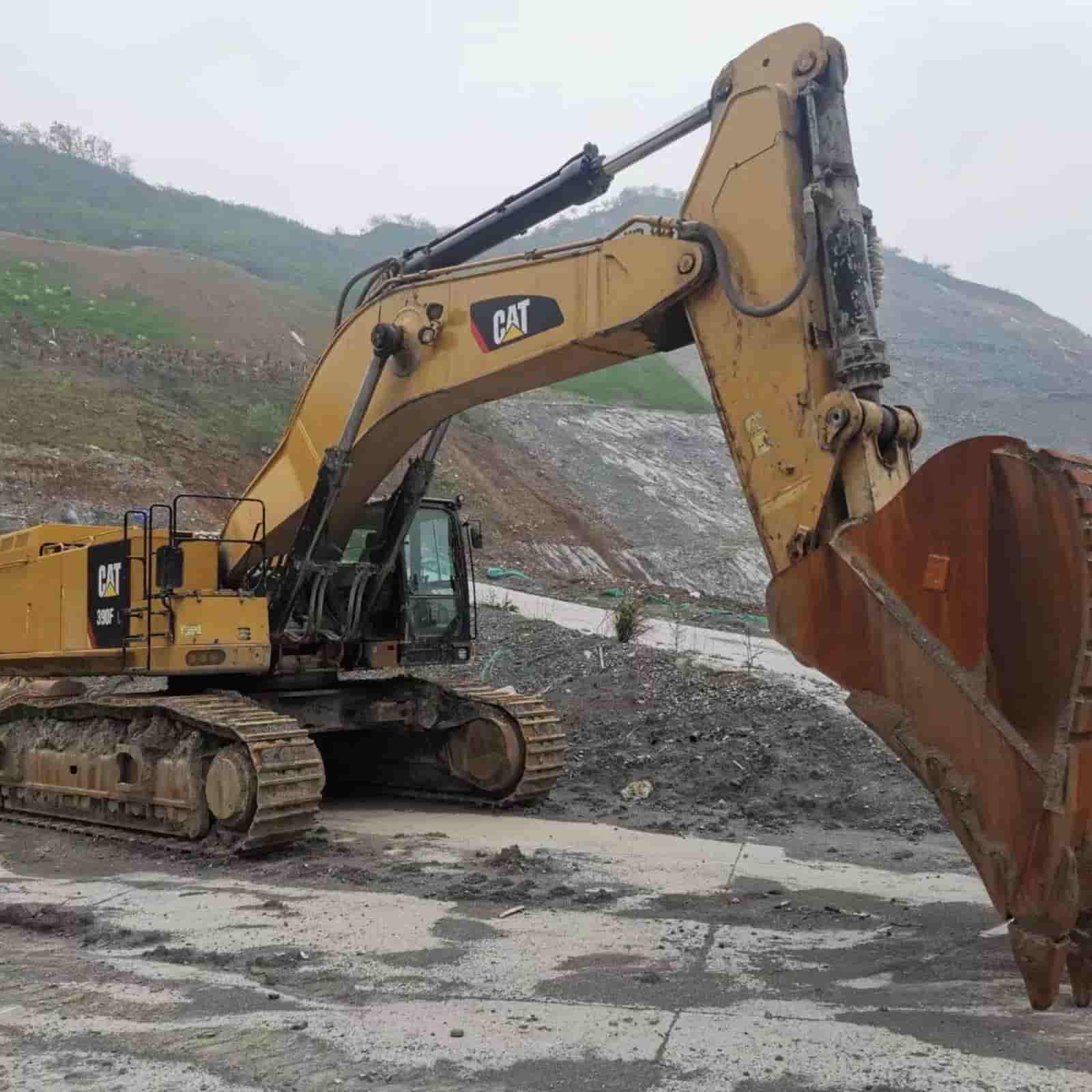 1511 HOURS CAT 390FL Excavator
