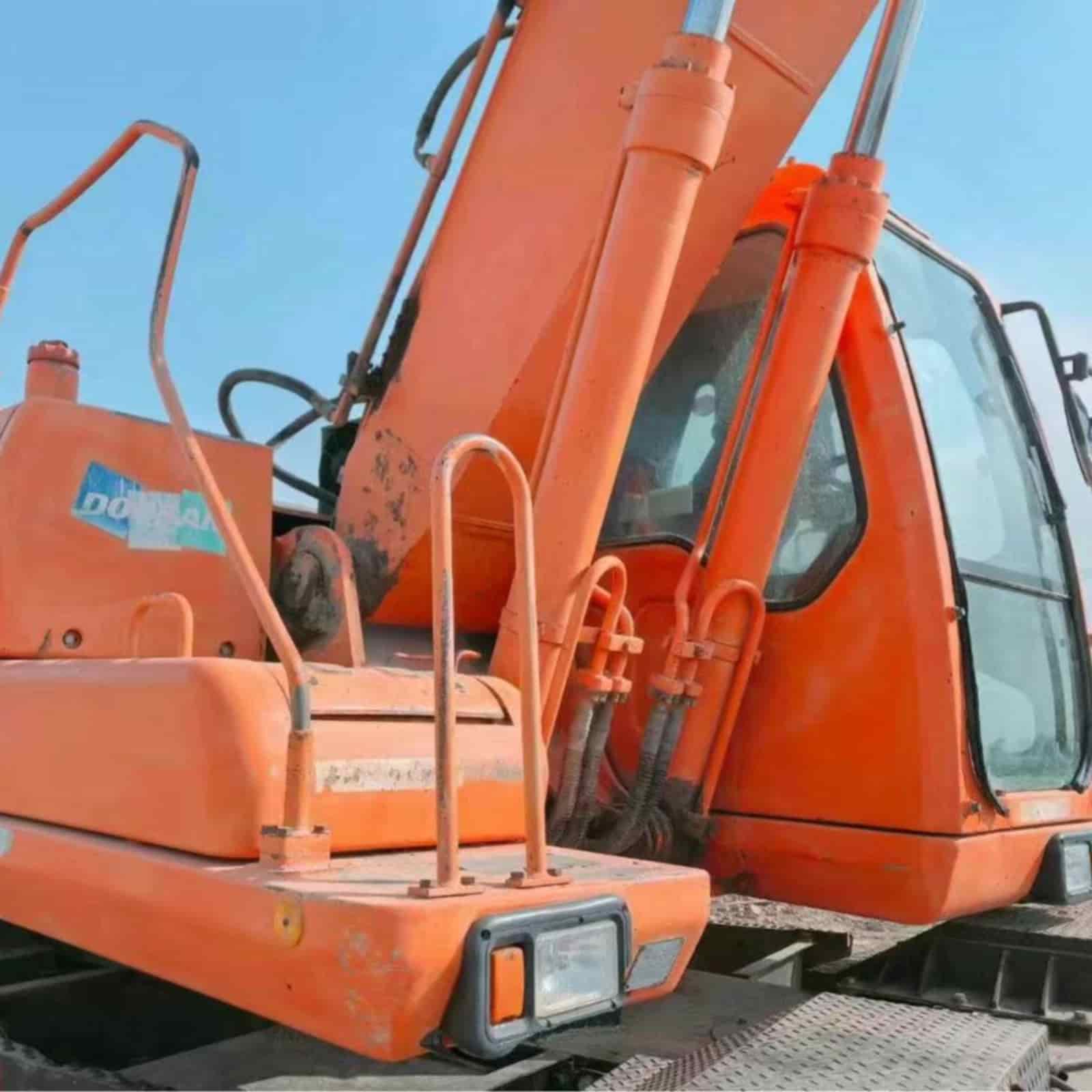 3555 HOURS DOOSAN 210-7W Excavator