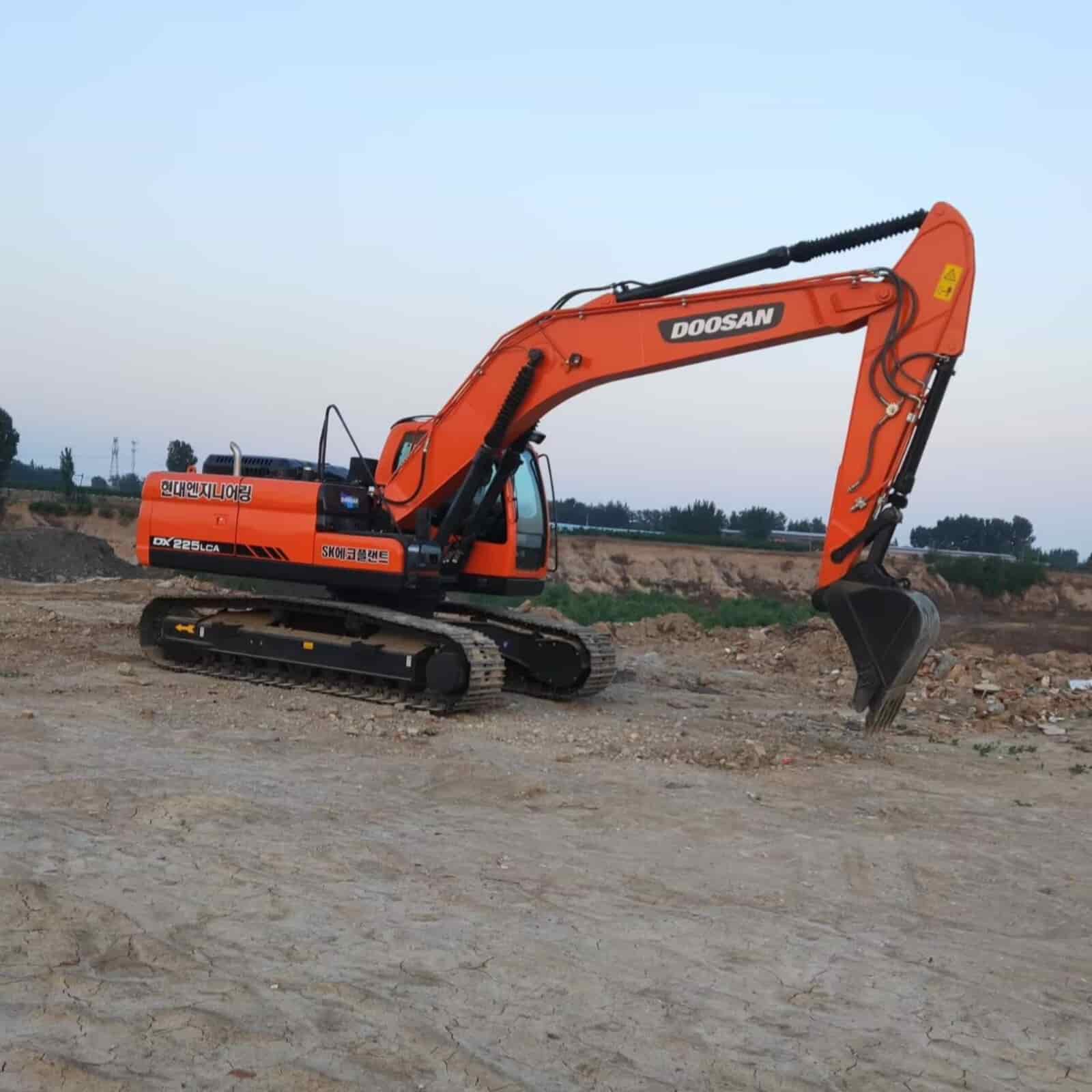 DOOSAN 225LCA Excavator