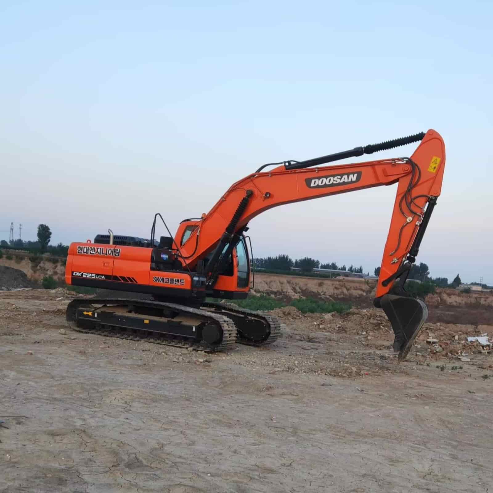 DOOSAN 225LCA Excavator