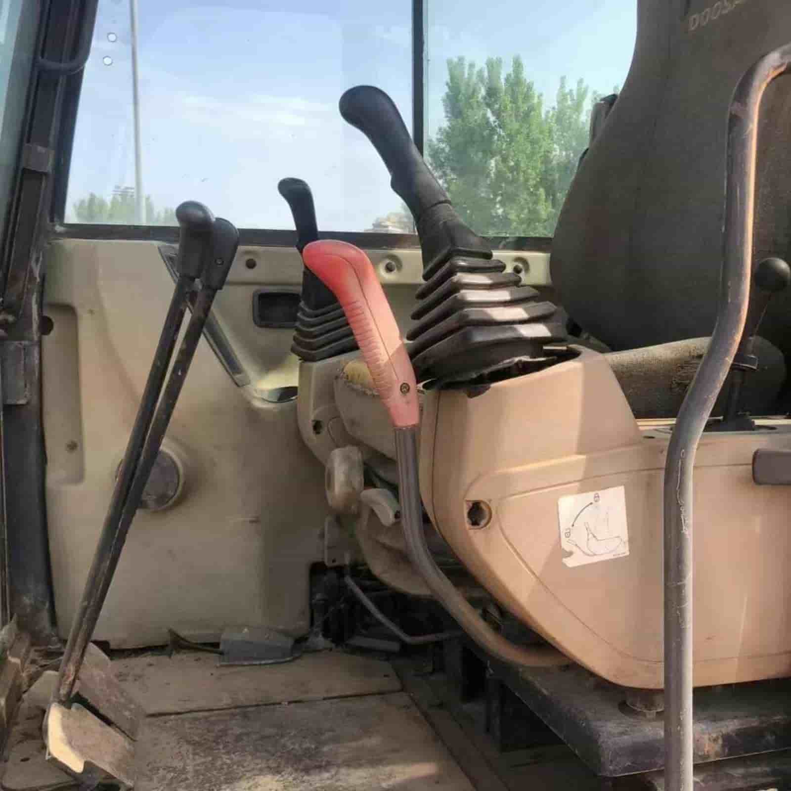 DOOSAN 60-7 Excavator
