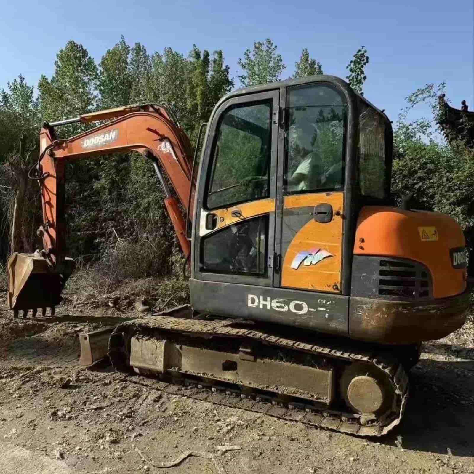 DOOSAN 60-7 Excavator