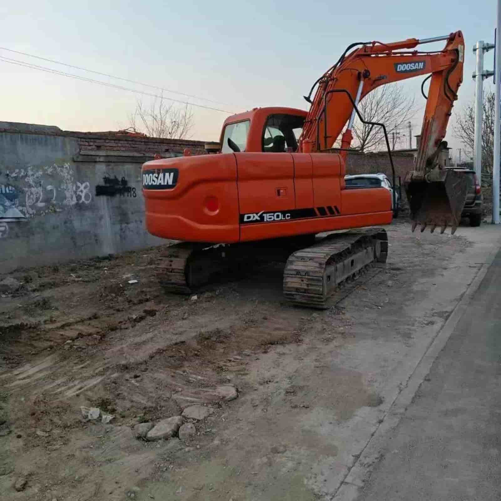 DOOSAN DX120 Excavator